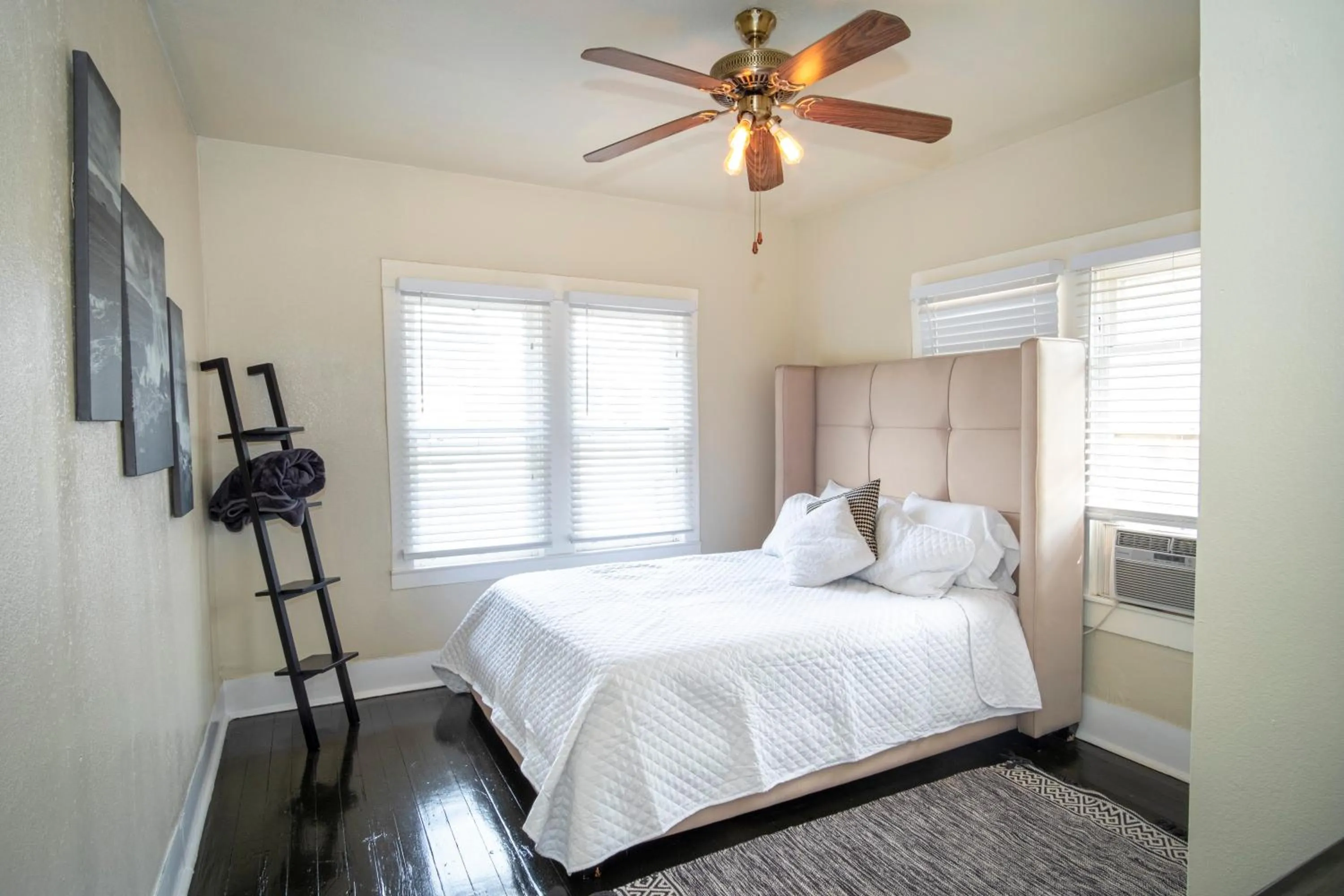 Bed in Brand New Listing! Cozy Historic House 5min*DT
