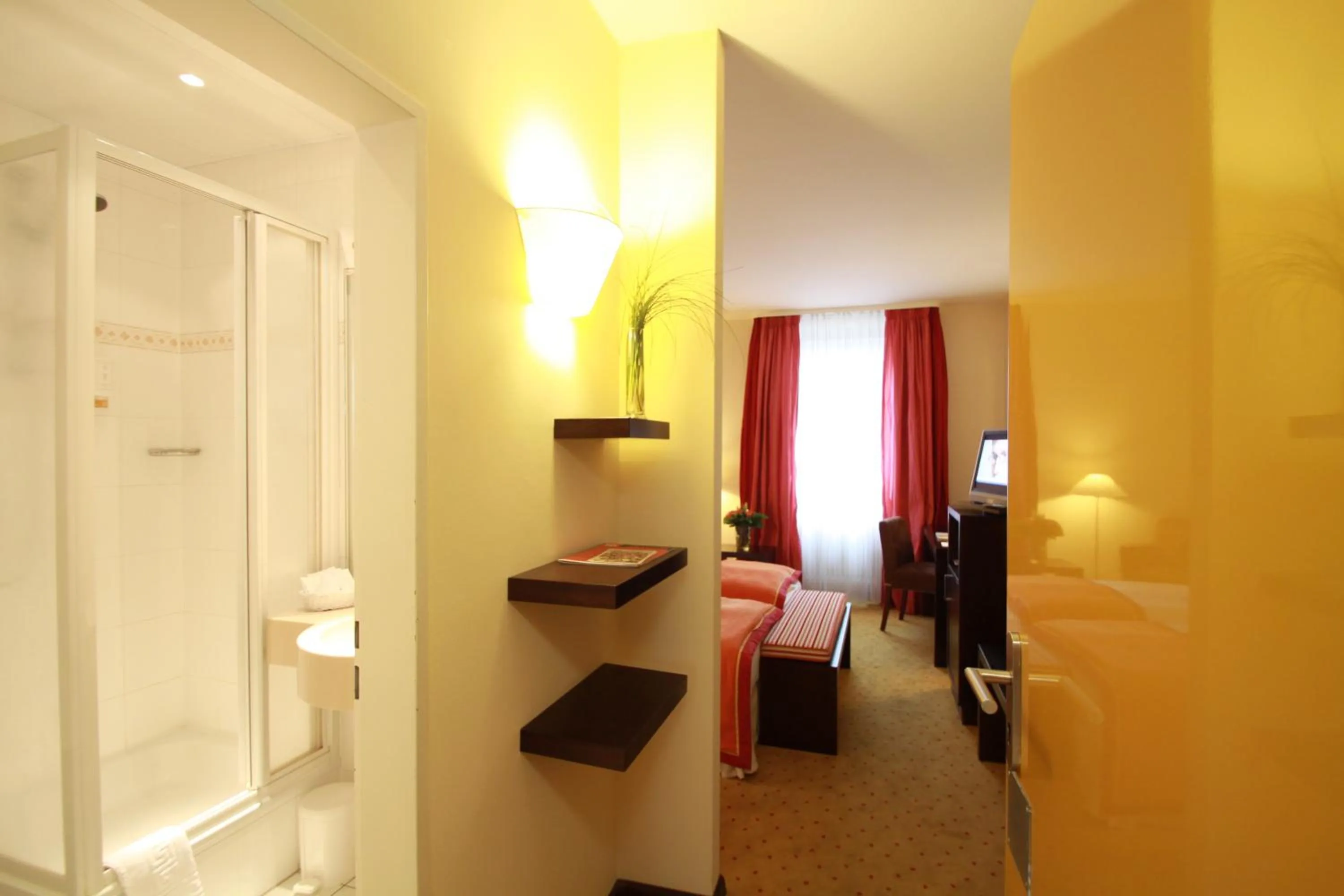 Photo of the whole room in Central Hotel