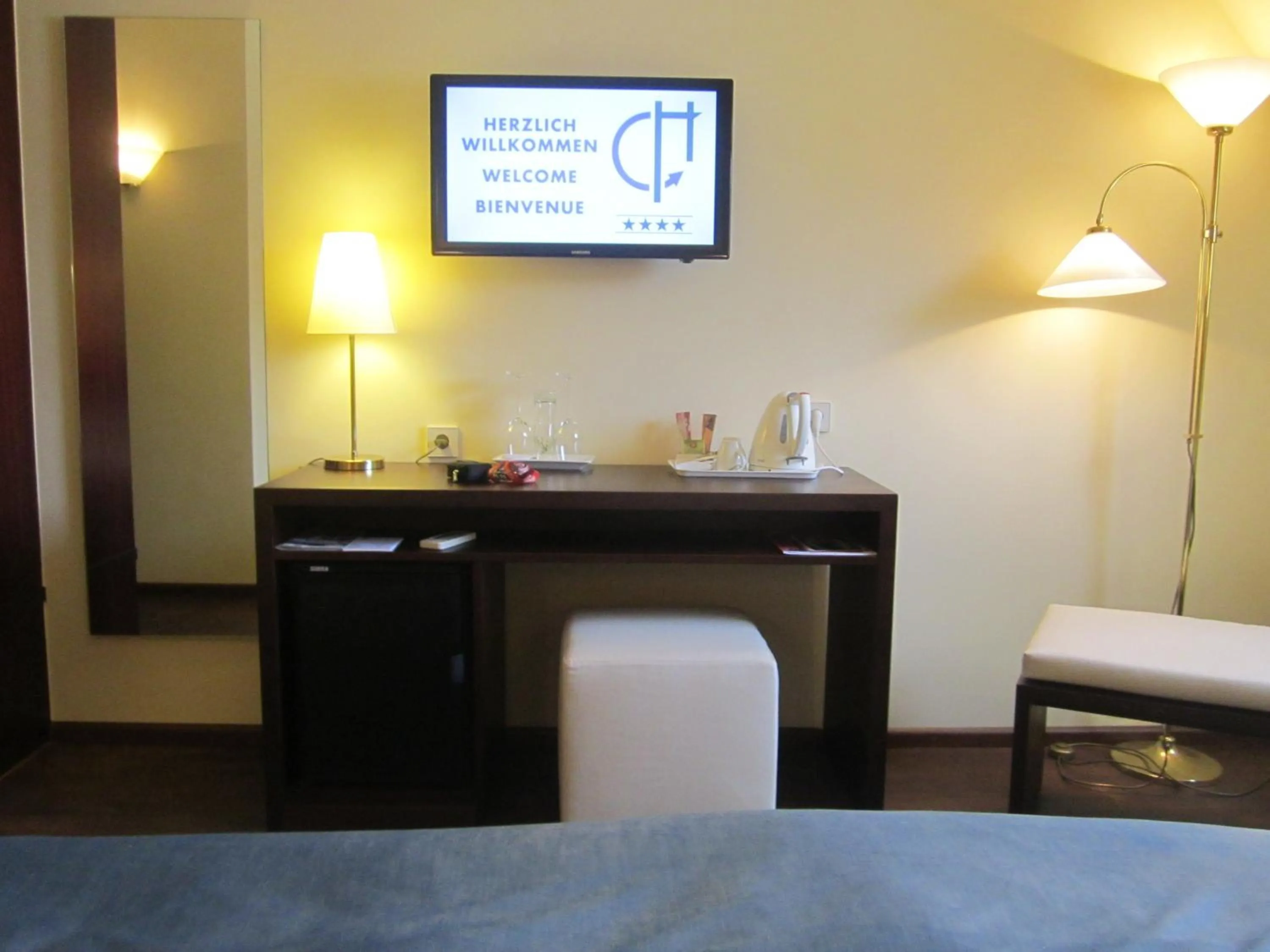 Seating area, Bed in Central Hotel