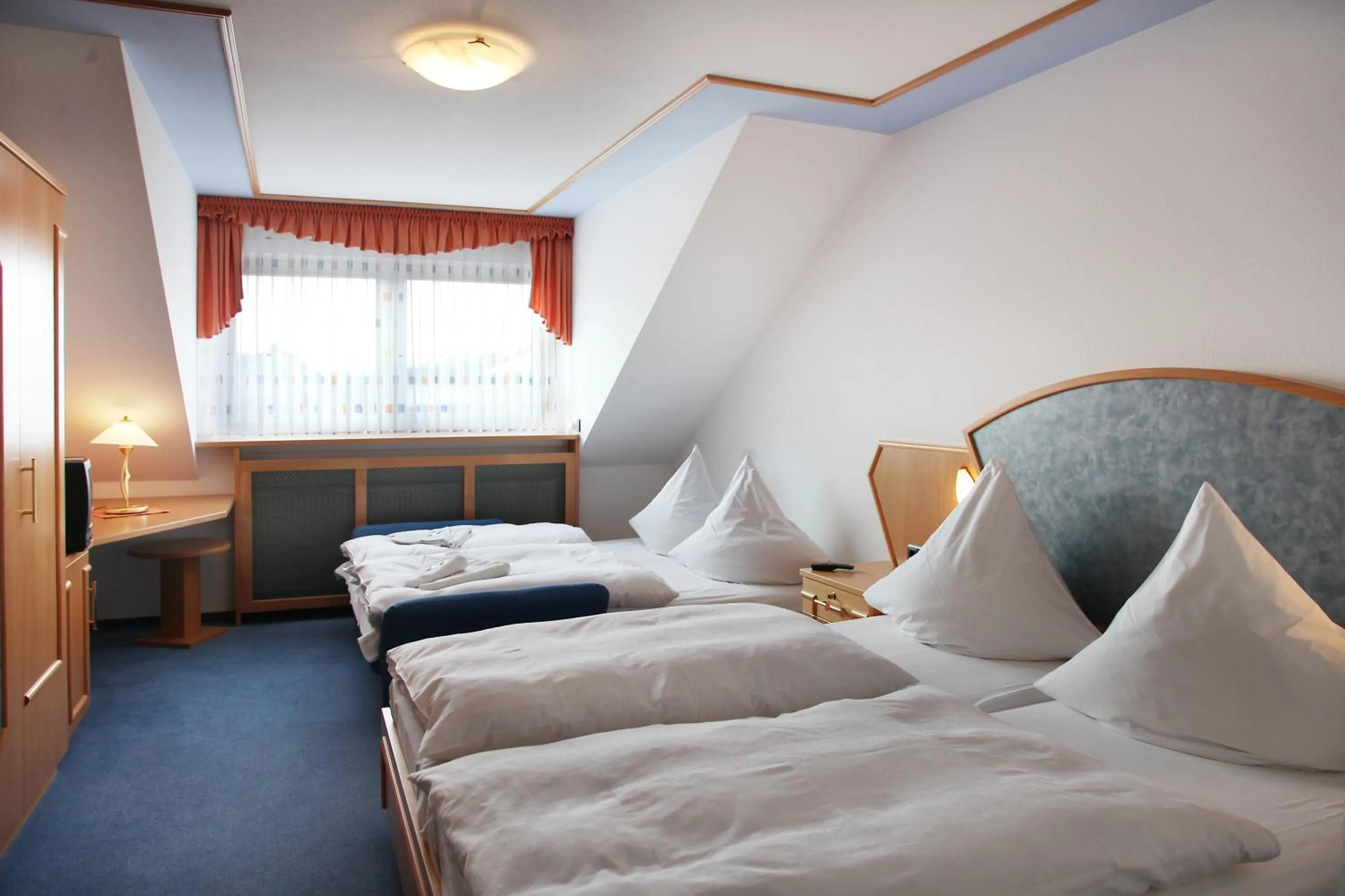 Photo of the whole room, Bed in Landgasthof Zum Stern