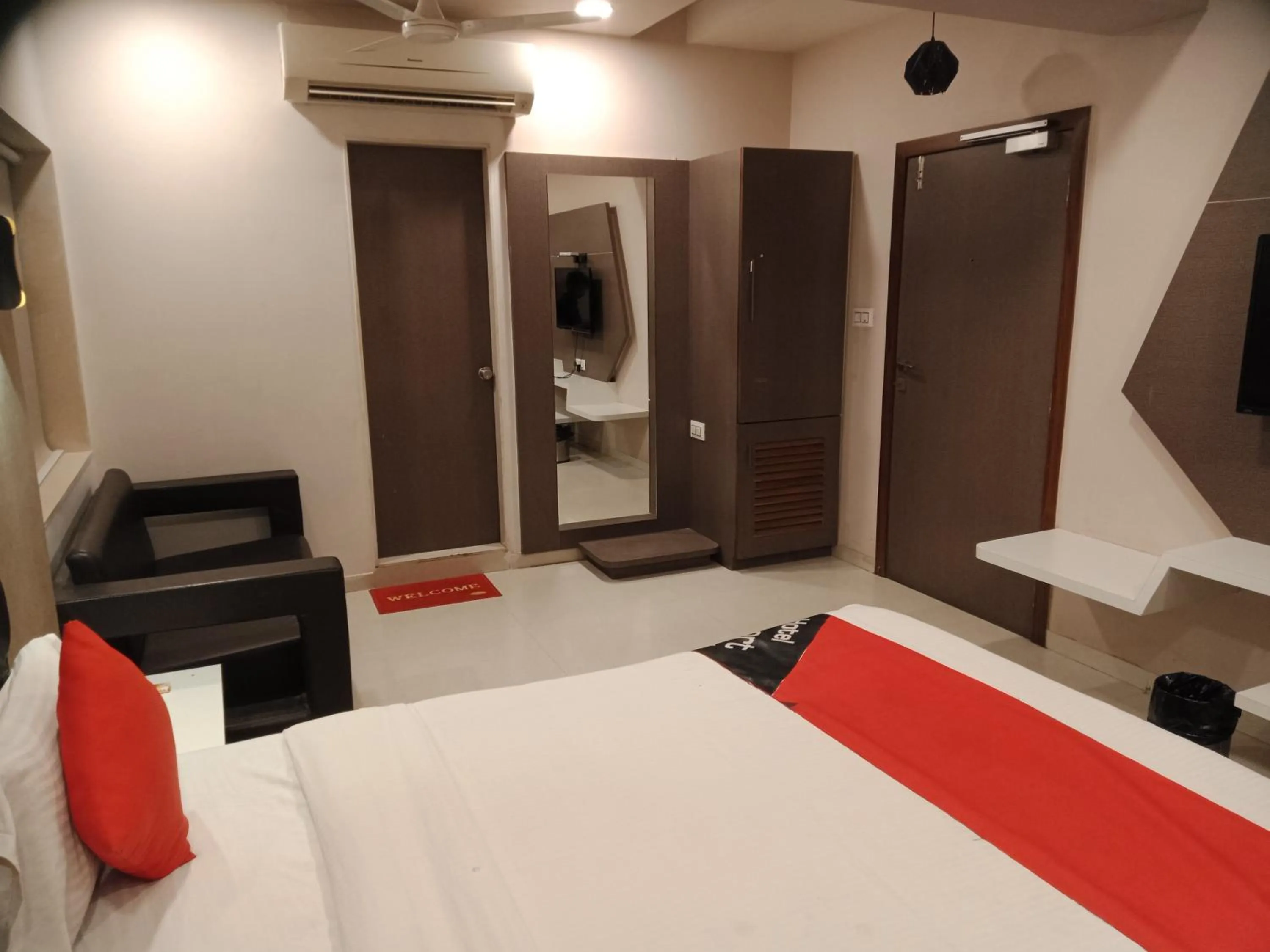 Bedroom, Bed in HOTEL AIRPORT INN ONE