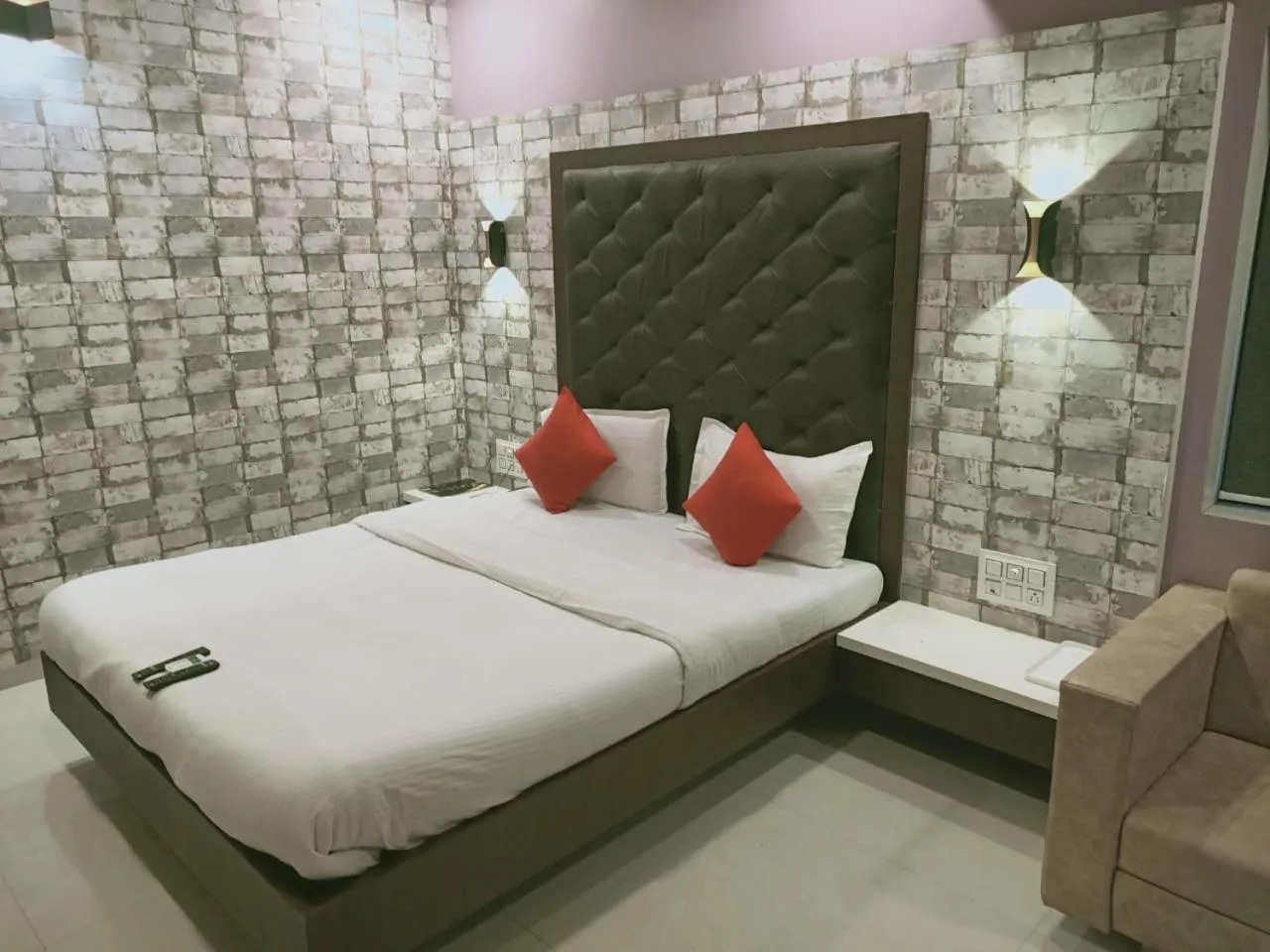 Bed in HOTEL AIRPORT INN ONE