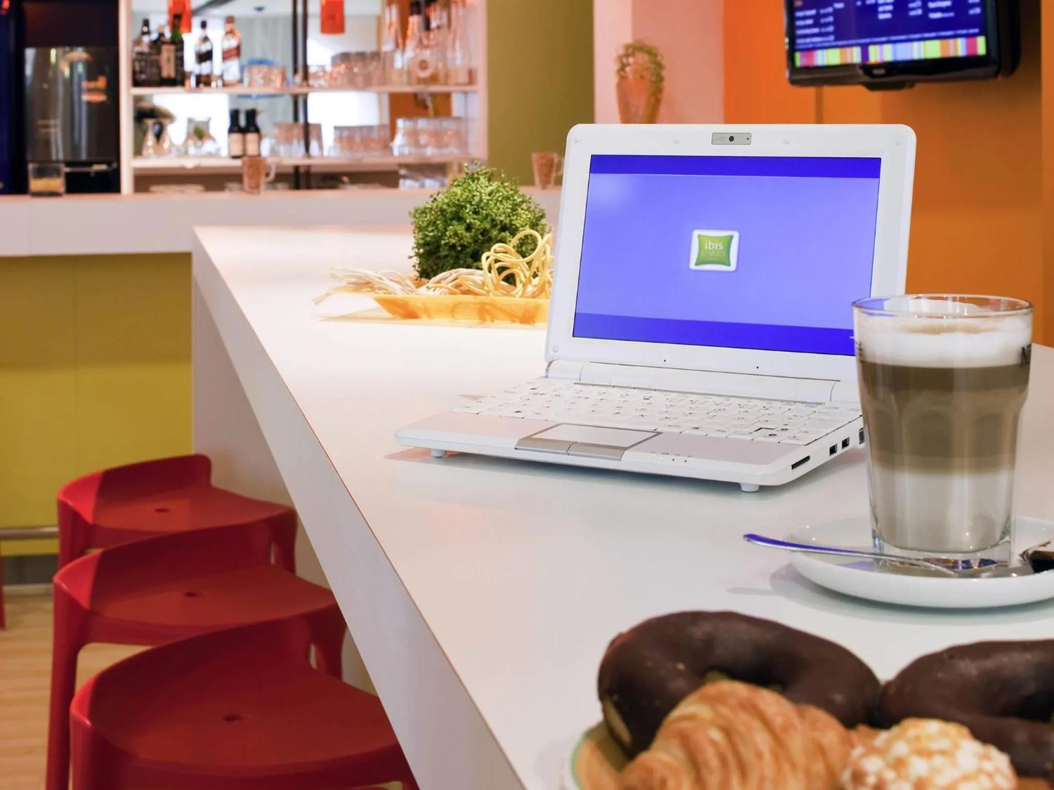 Lounge or bar in ibis Styles Duesseldorf-Neuss