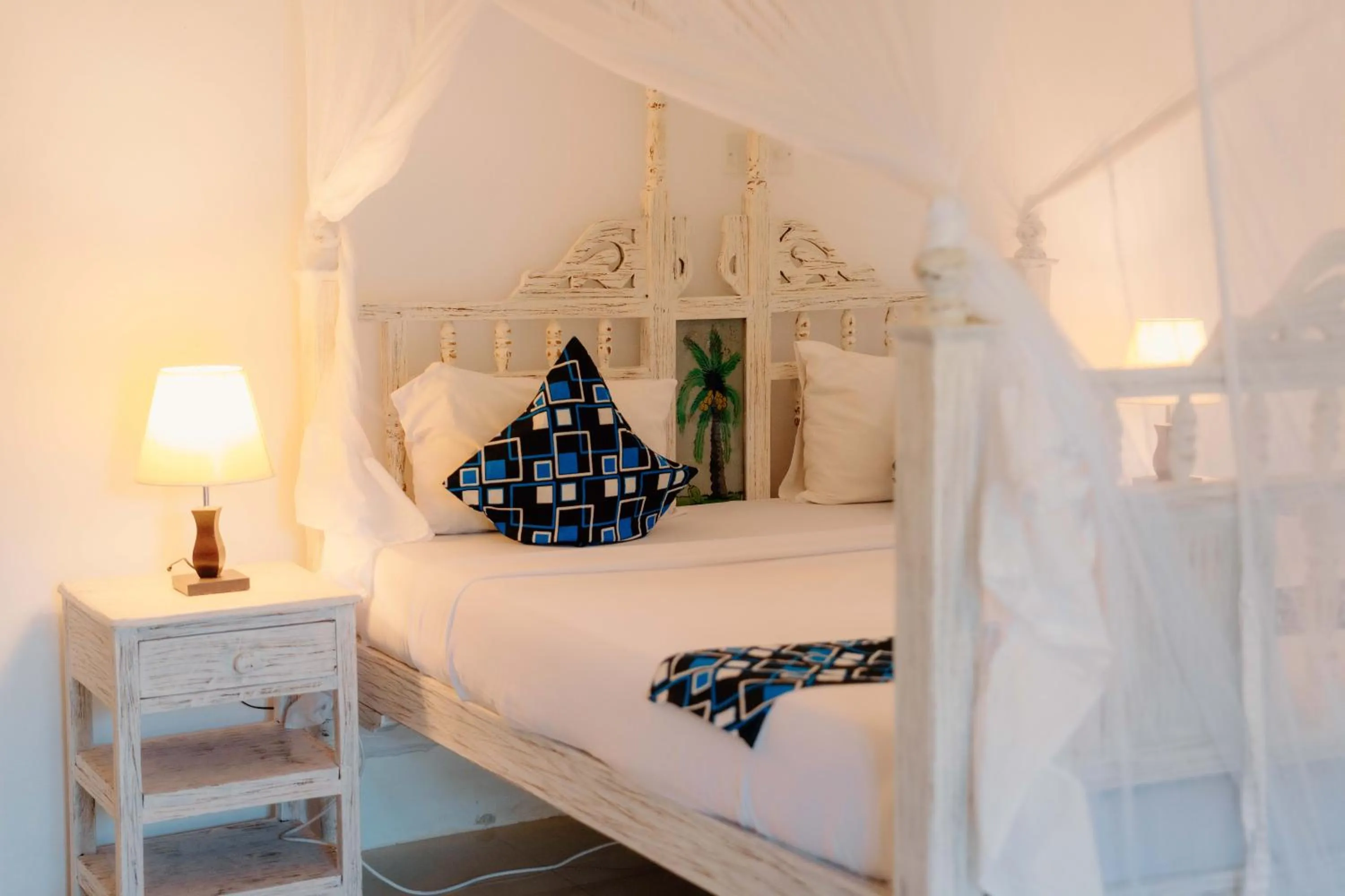 Bed in Pearl Beach by Sansi