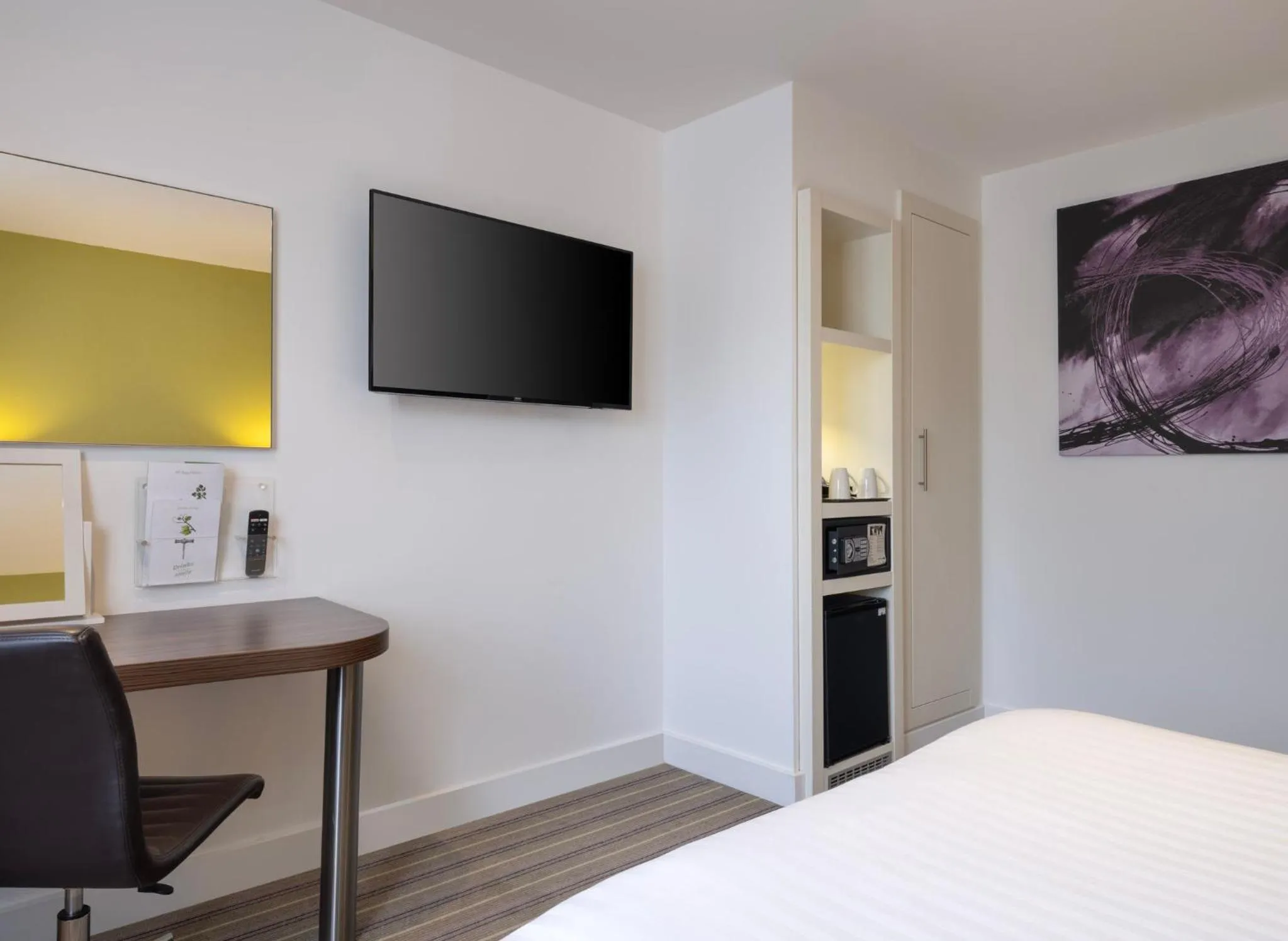 Photo of the whole room, Bed in Holiday Inn Huntingdon Racecourse by IHG