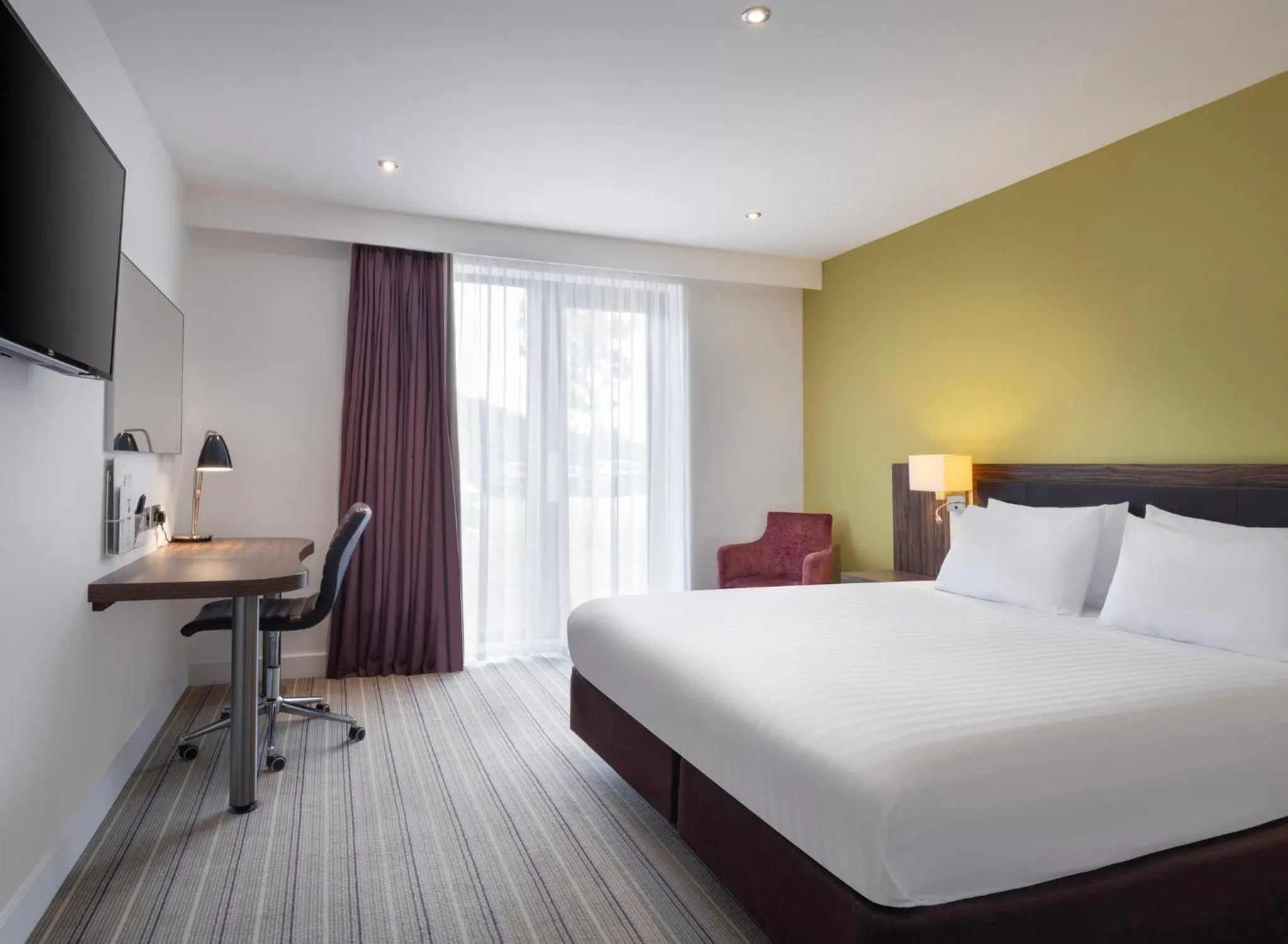 Photo of the whole room, Bed in Holiday Inn Huntingdon Racecourse by IHG