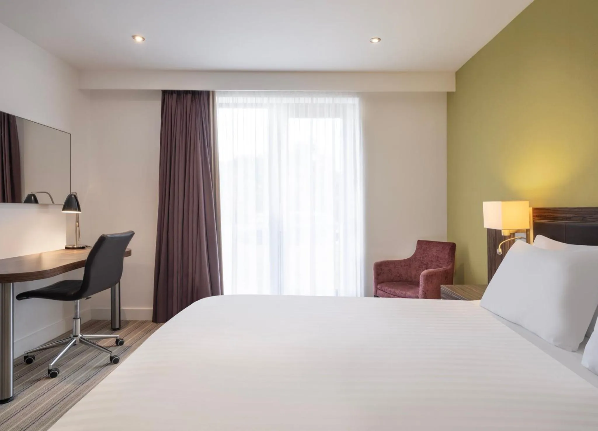 Photo of the whole room, Bed in Holiday Inn Huntingdon Racecourse by IHG