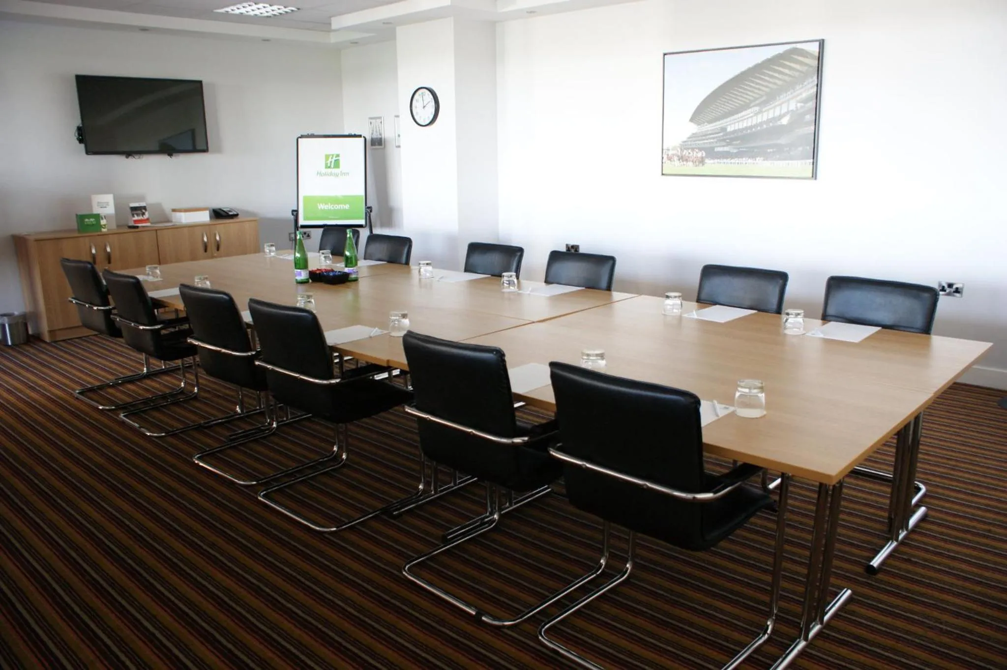 Meeting/conference room in Holiday Inn Huntingdon Racecourse by IHG