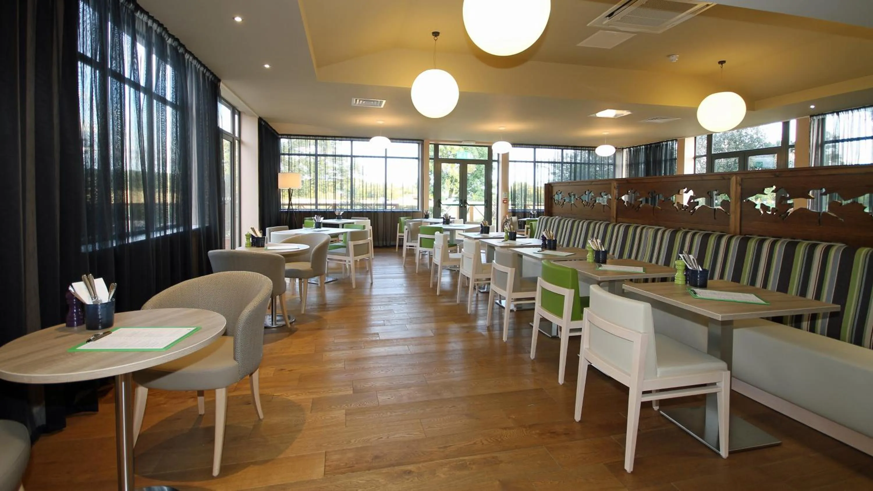 Restaurant/places to eat in Holiday Inn Huntingdon Racecourse by IHG