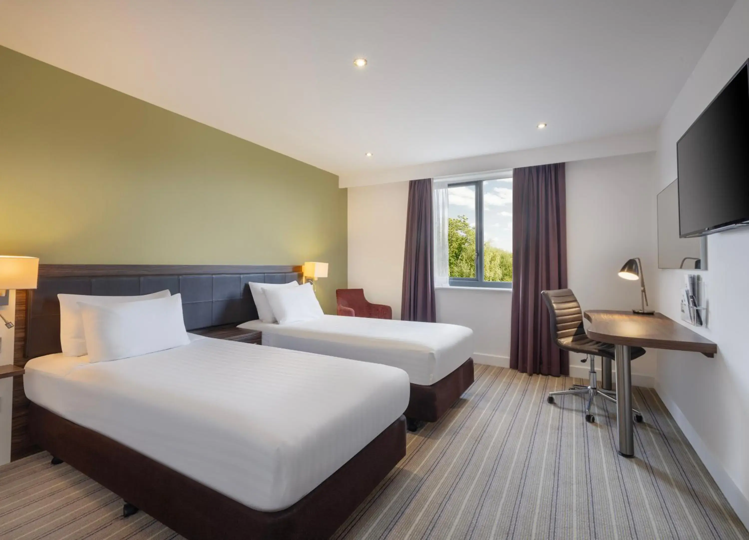 Standard Room with Two Single Beds in Holiday Inn Huntingdon Racecourse by IHG Standard Room with Two Single Beds in Holiday Inn Huntingdon Racecourse by IHG