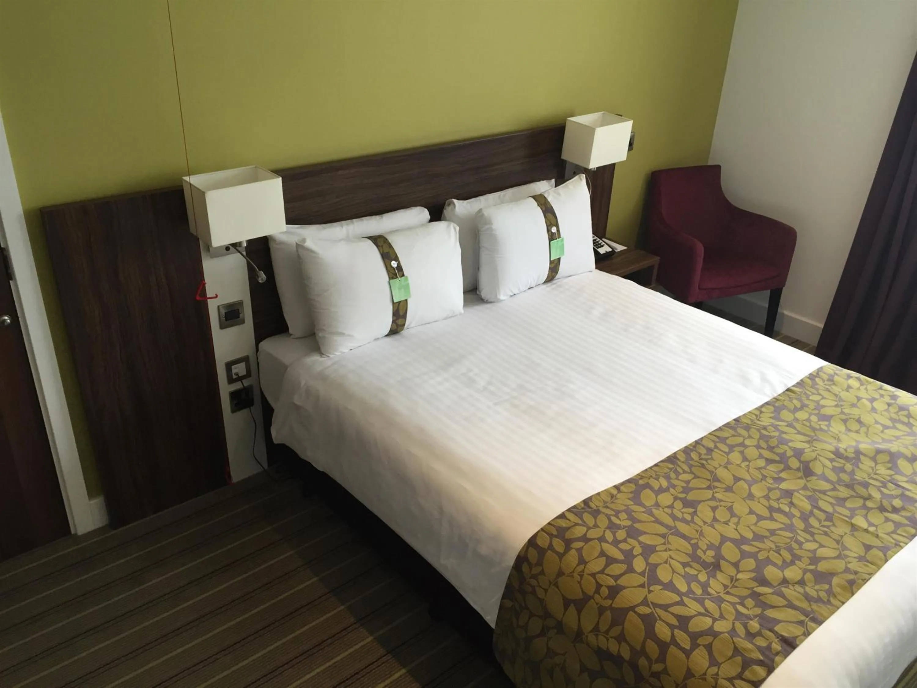 Photo of the whole room, Bed in Holiday Inn Huntingdon Racecourse by IHG