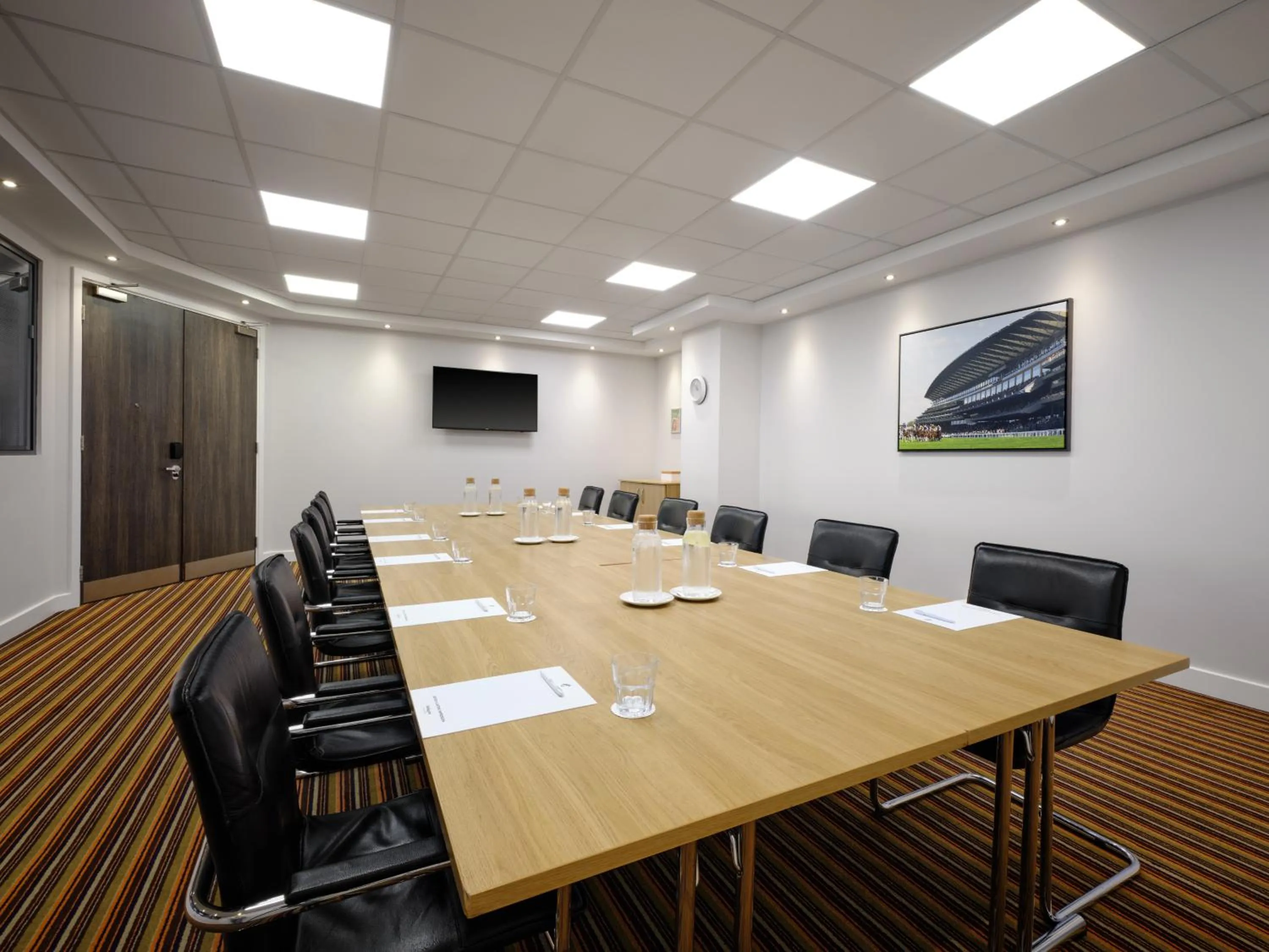 Meeting/conference room in Holiday Inn Huntingdon Racecourse by IHG