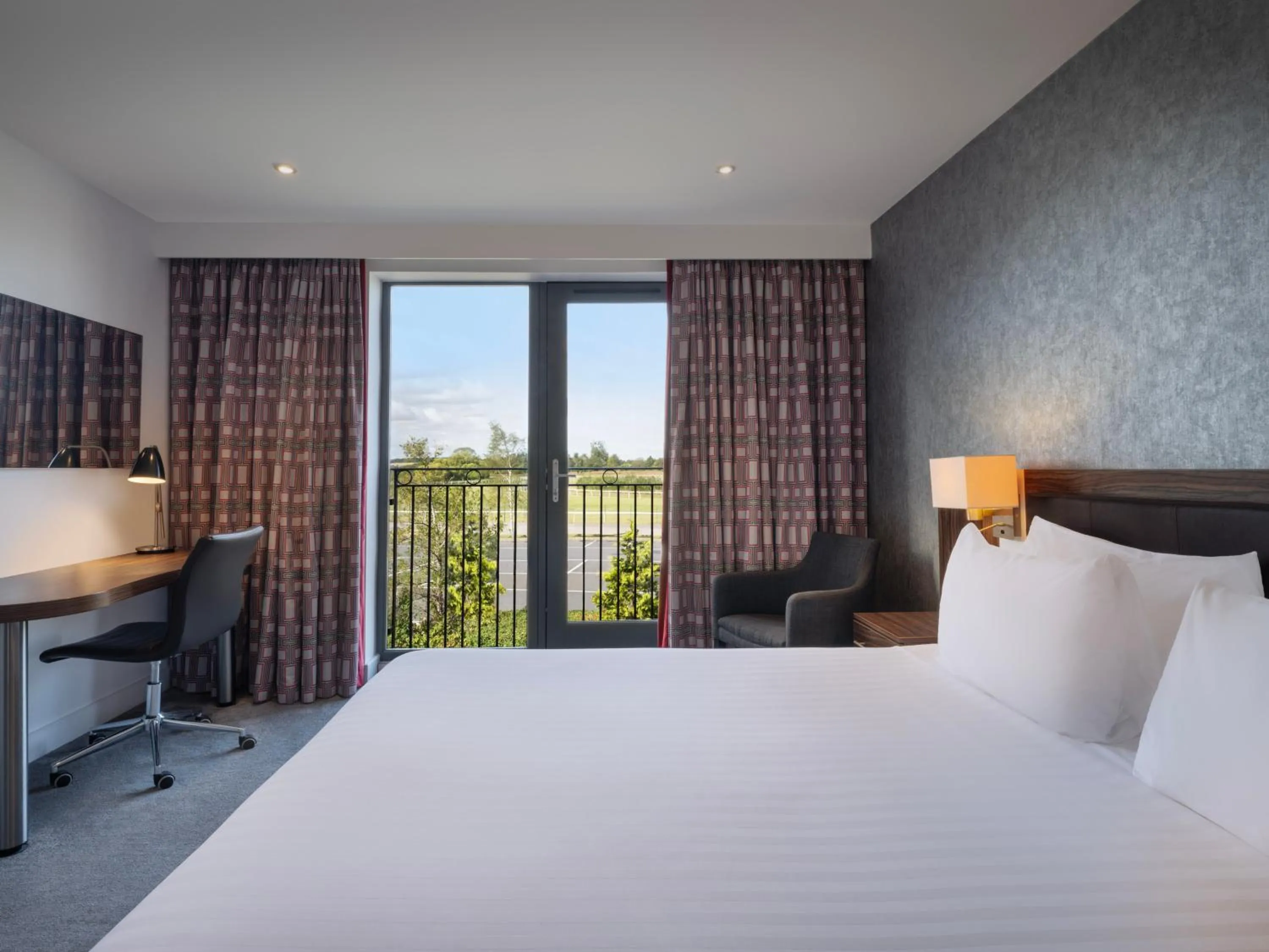 Photo of the whole room, Bed in Holiday Inn Huntingdon Racecourse by IHG