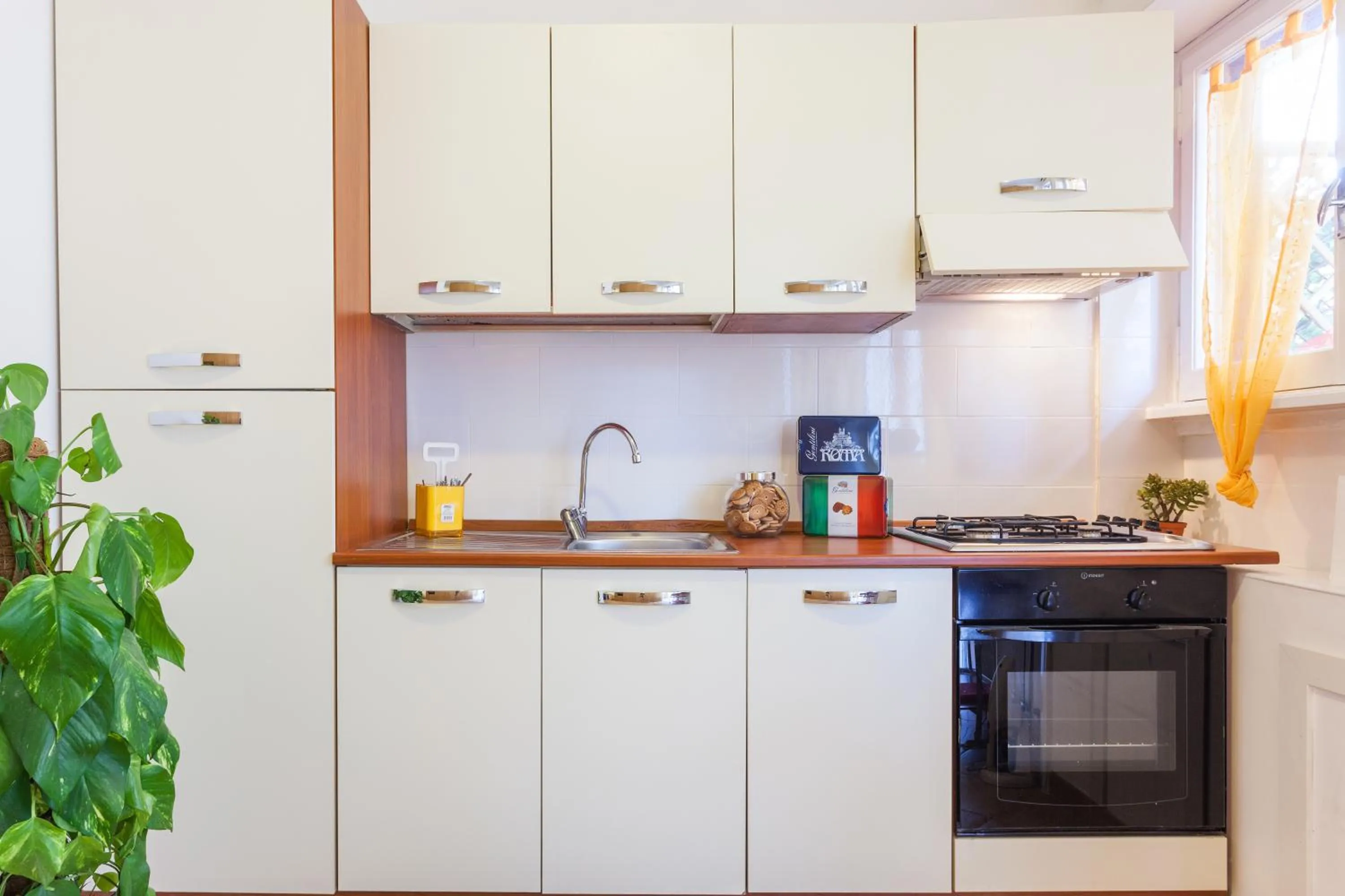 Facade/entrance in Check-Inn Rooms