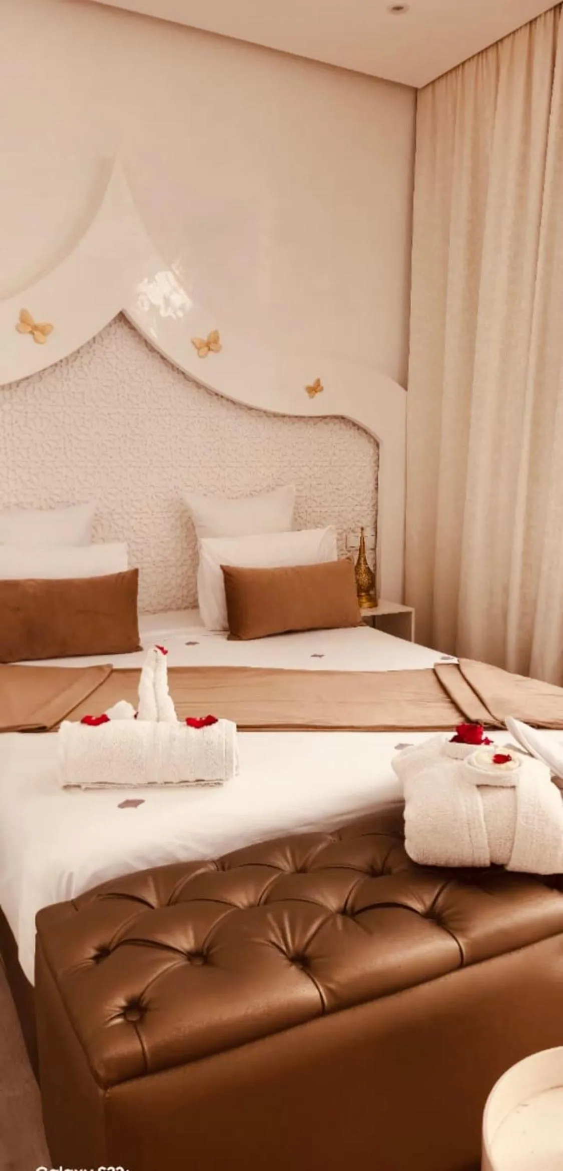 Shower, Bed in RIAD NOLITA & SPA Kasbah