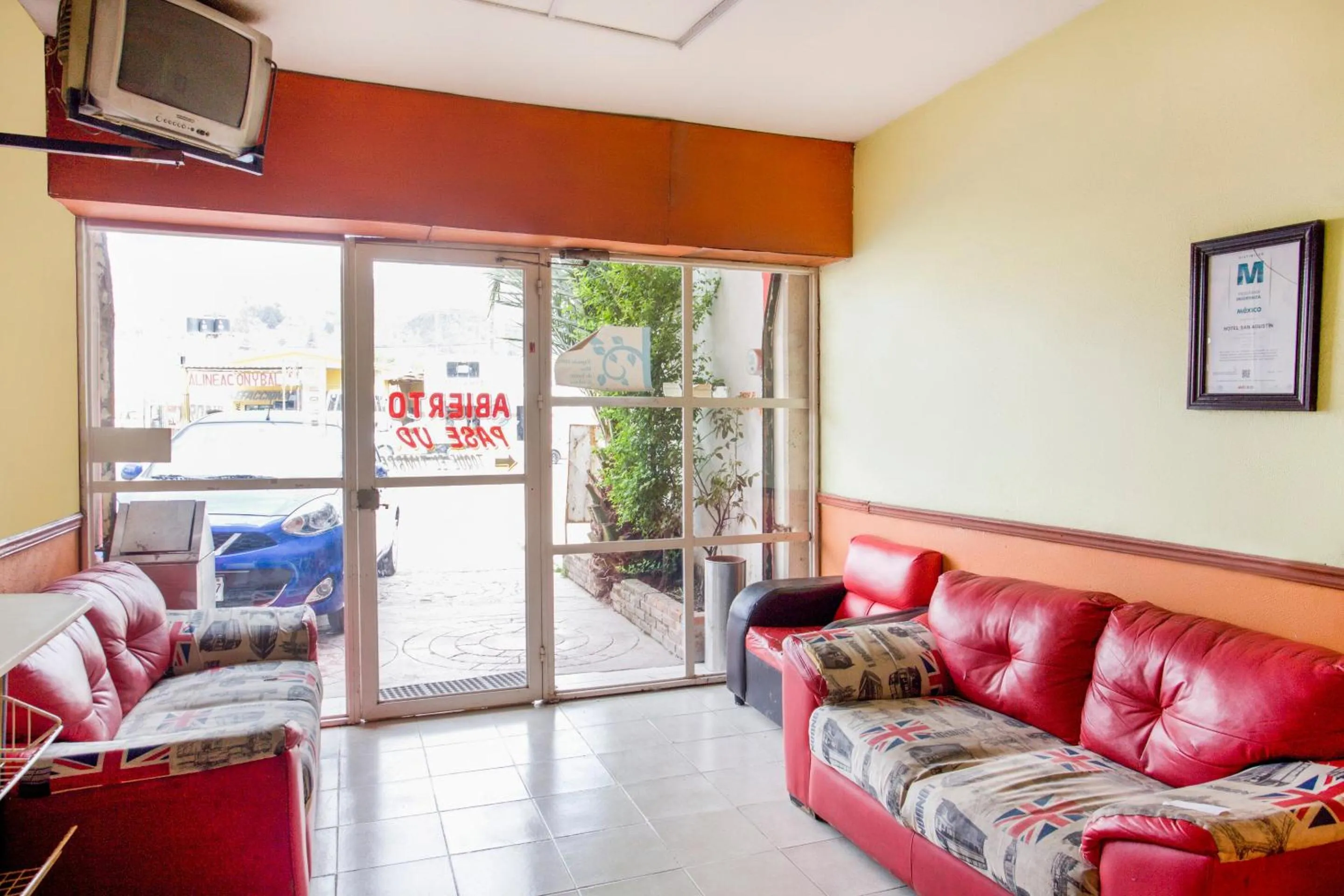 Lobby or reception in OYO Hotel San Agustin