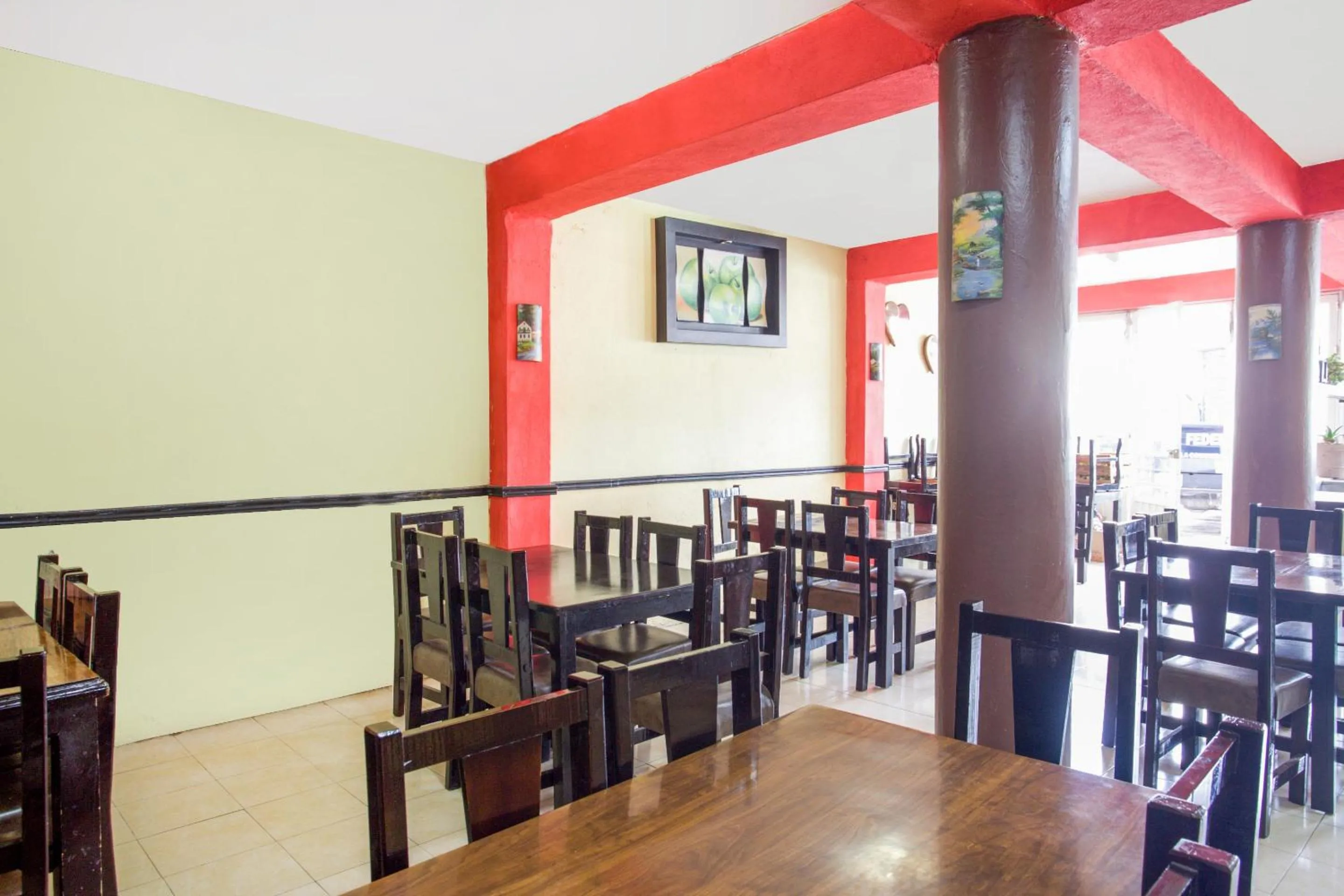 Restaurant/places to eat in OYO Hotel San Agustin