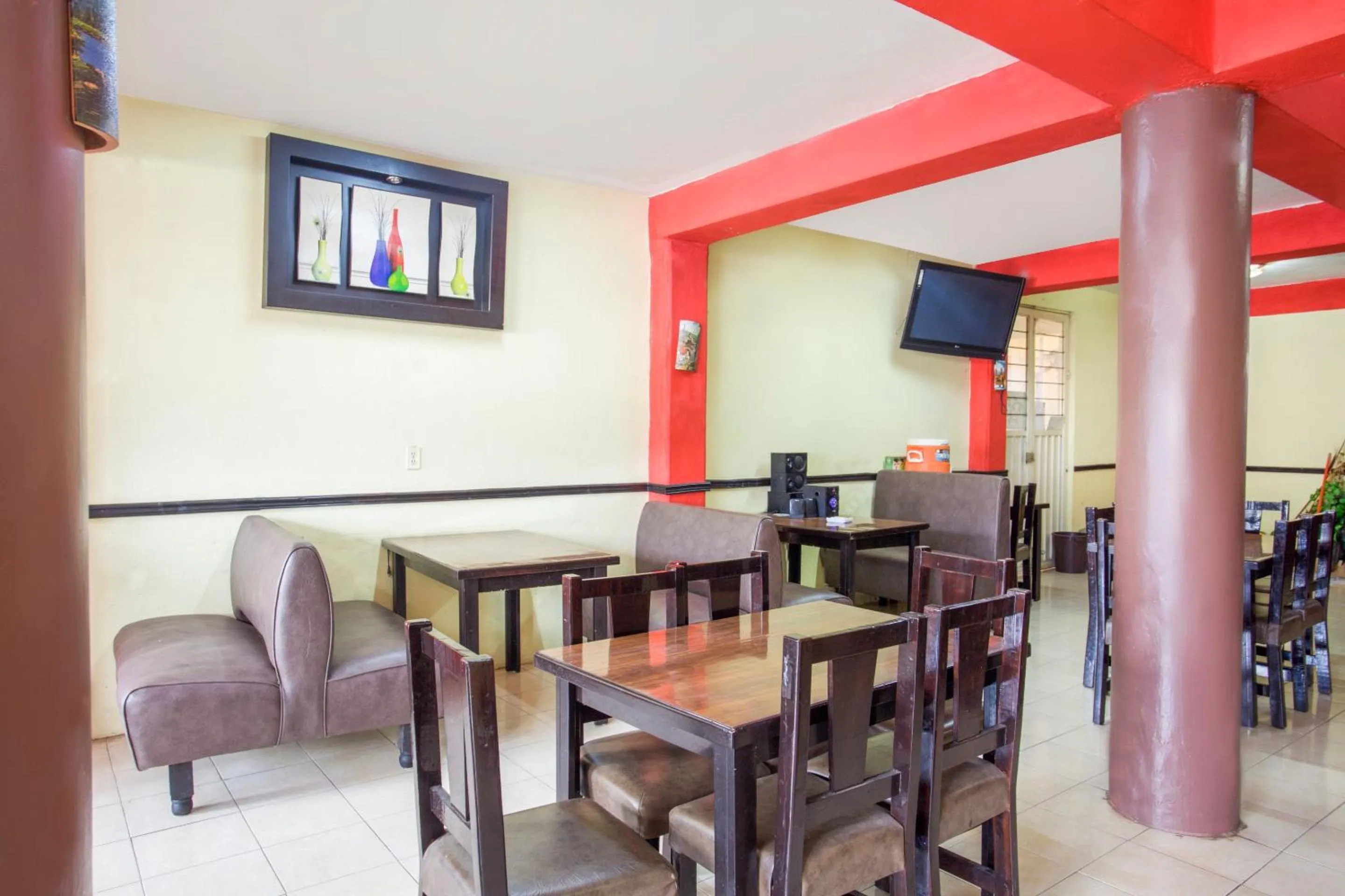 Restaurant/places to eat in OYO Hotel San Agustin