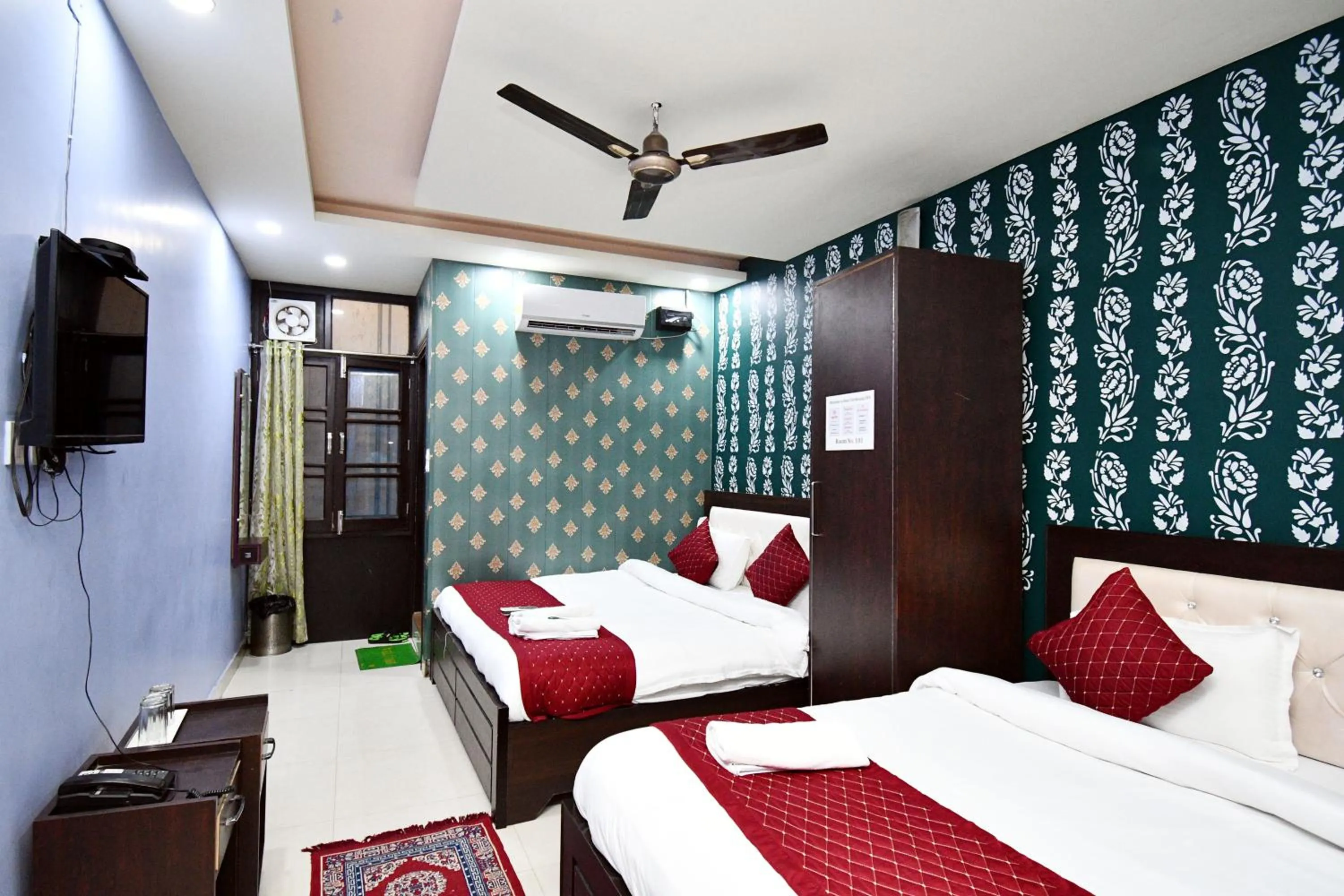 Bed in Hotel Dev Bhoomi Inn