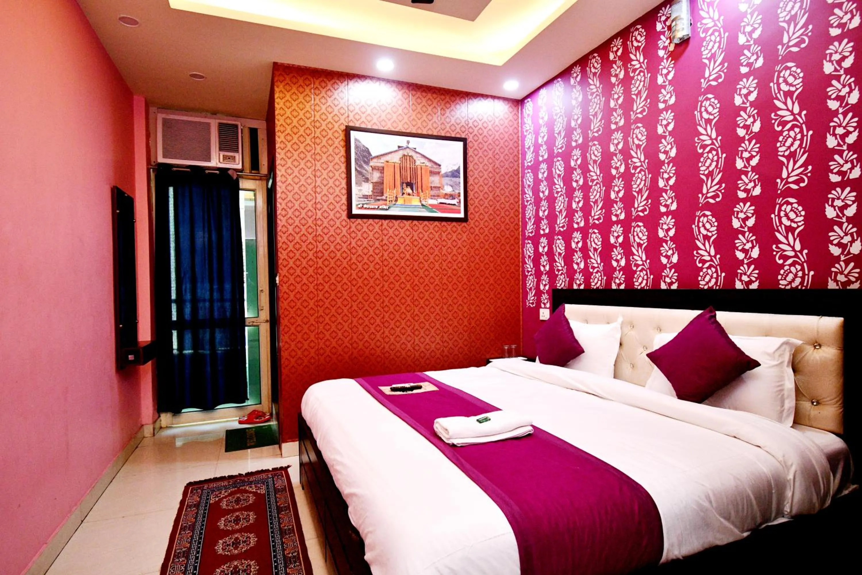 Bed in Hotel Dev Bhoomi Inn