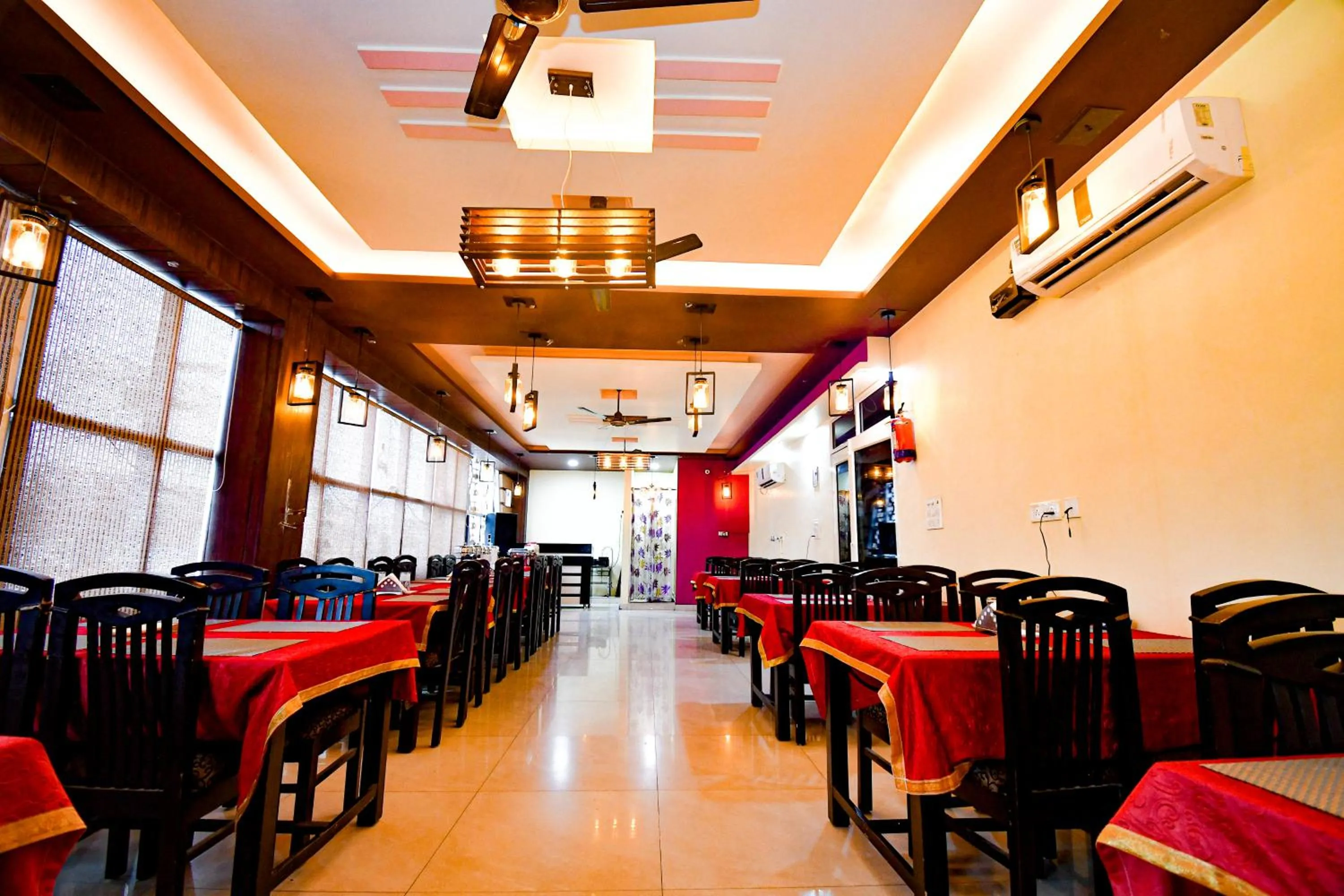Restaurant/places to eat in Hotel Dev Bhoomi Inn