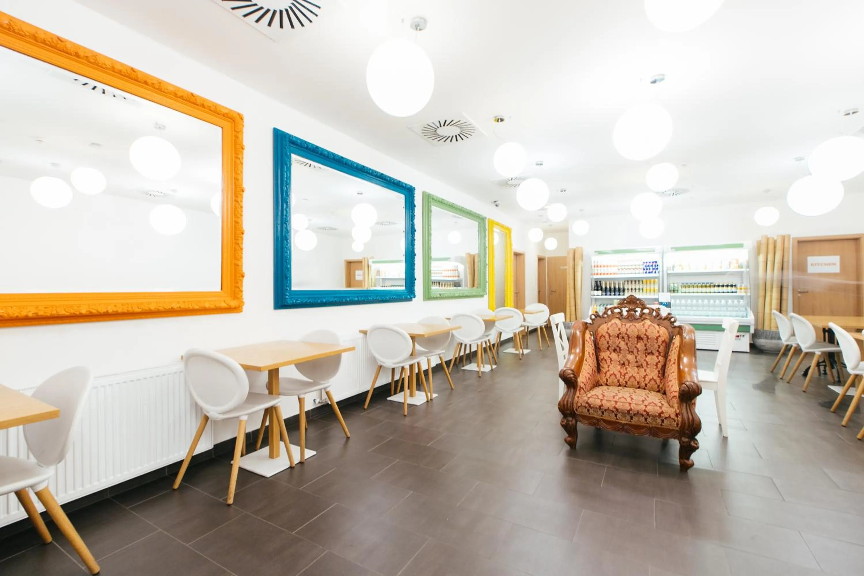 Communal lounge/ TV room in Hostel Mandarinka