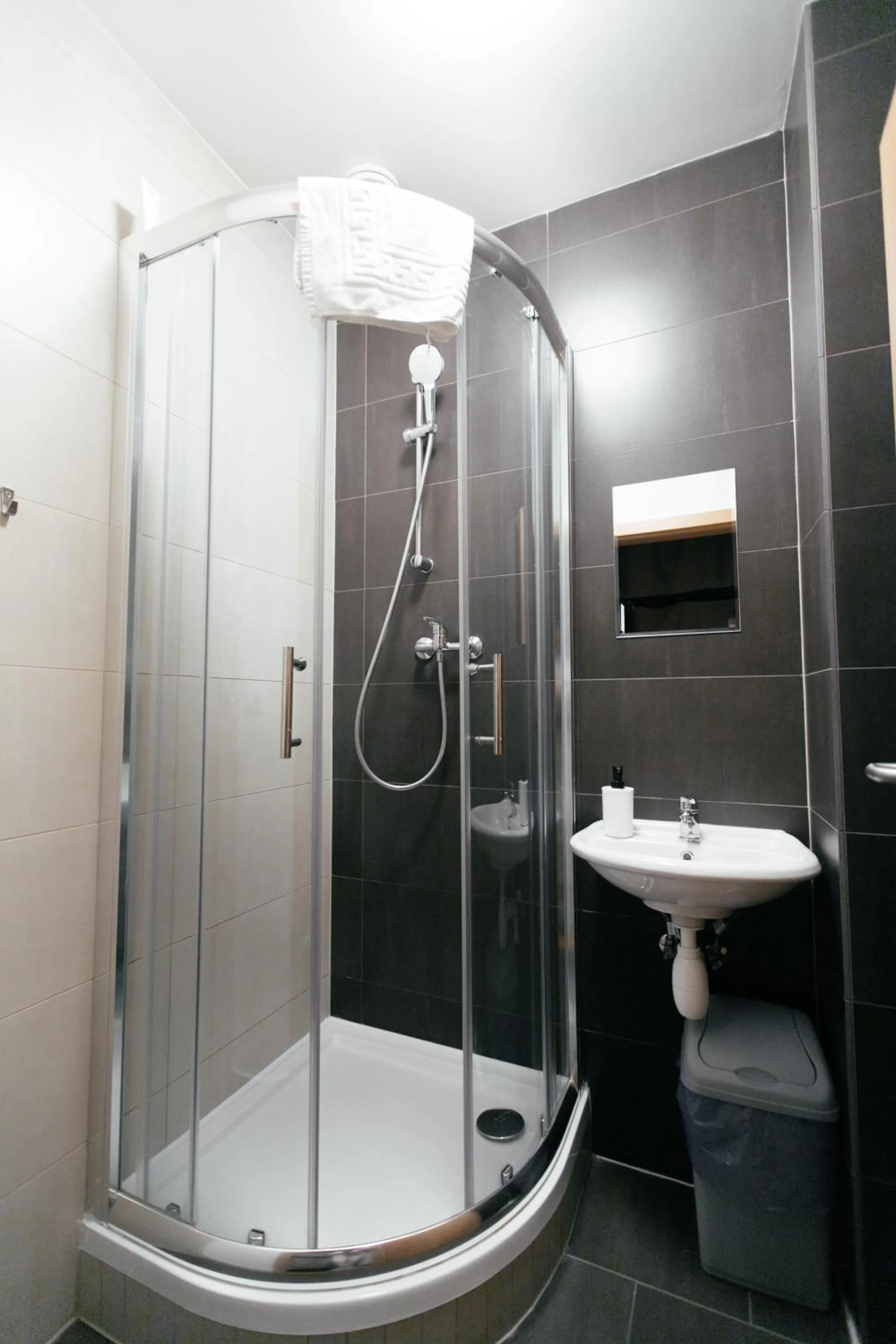 Shower in Hostel Mandarinka