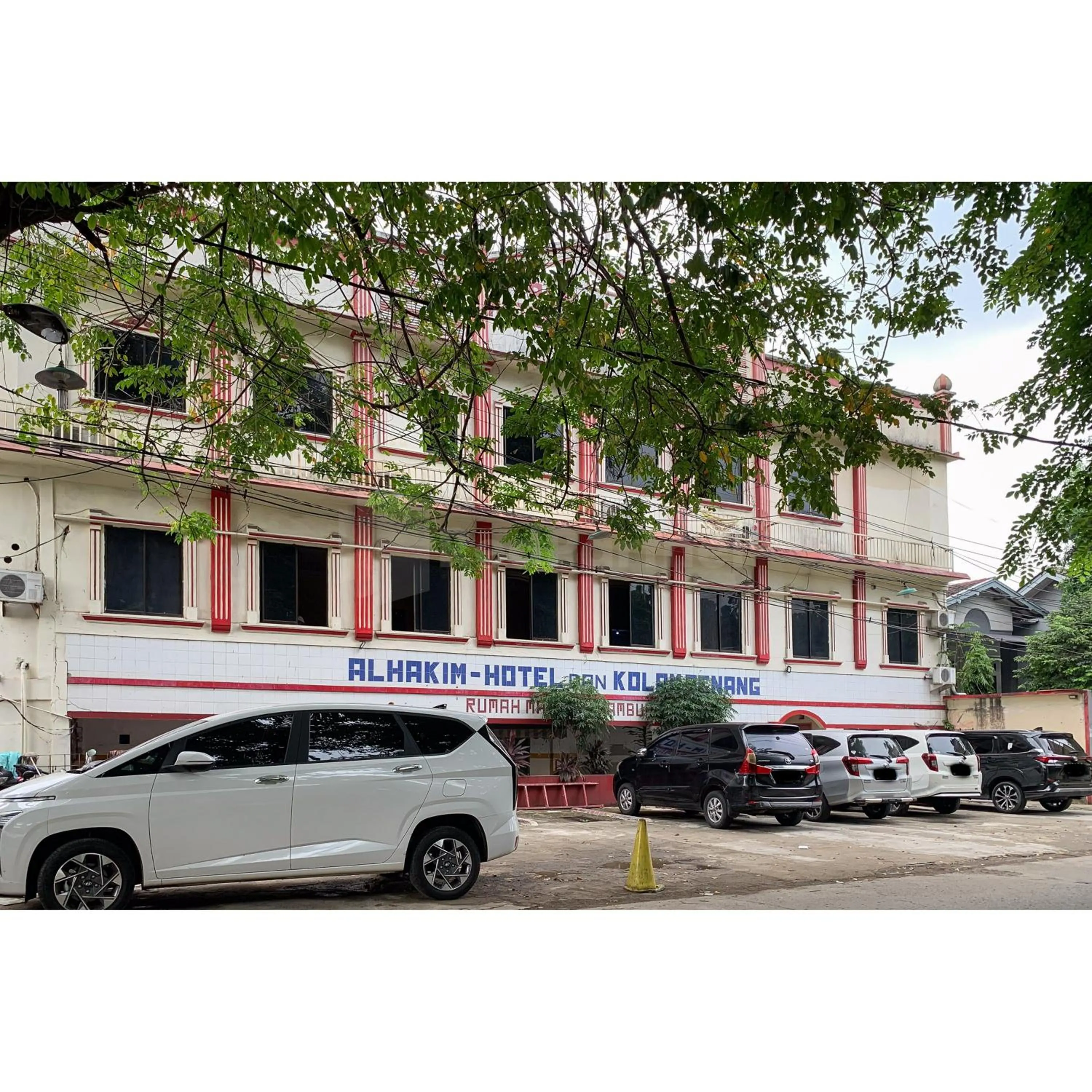 Facade/entrance in Hotel Al Hakim Syariah Redpartner