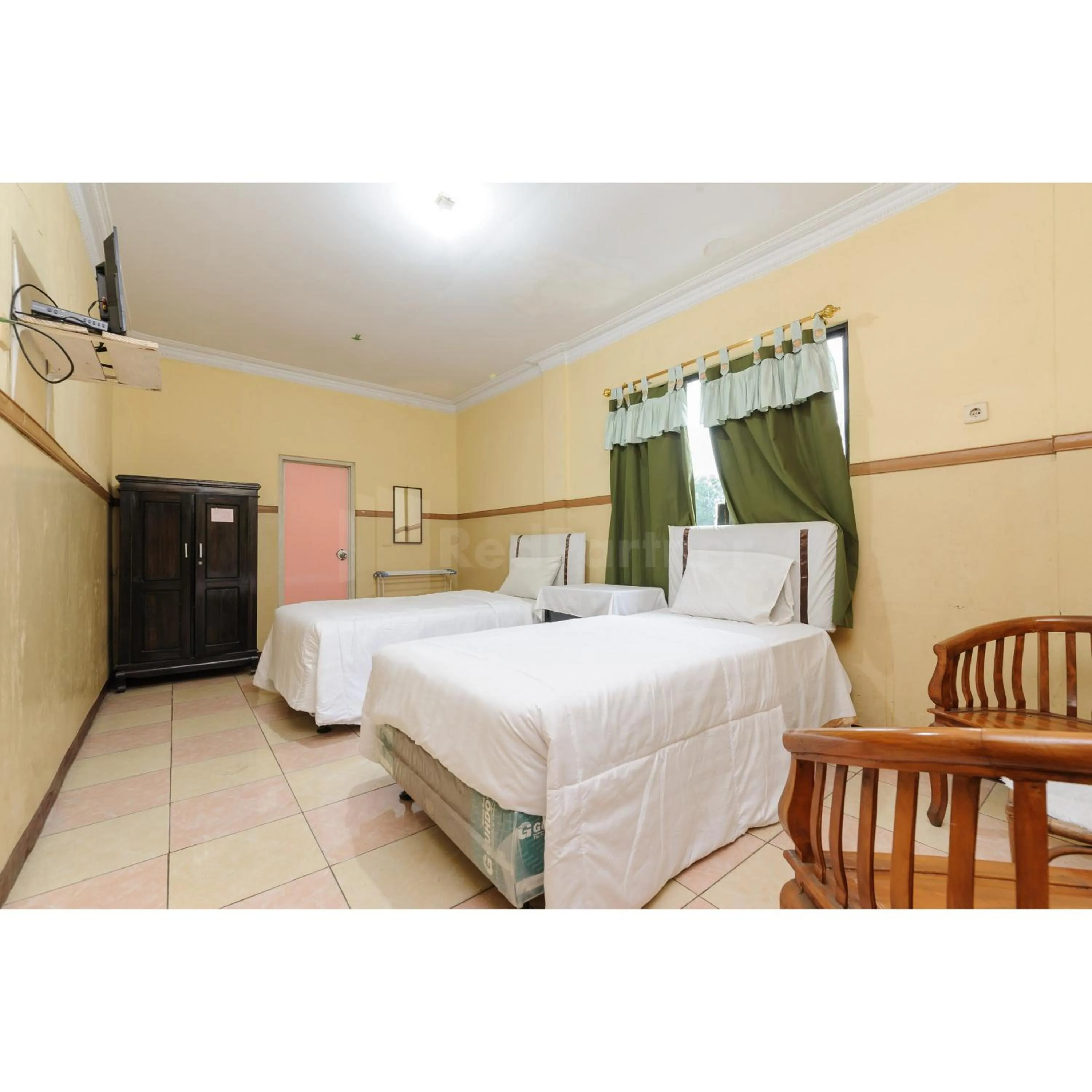 Bedroom, Bed in Hotel Al Hakim Syariah Redpartner