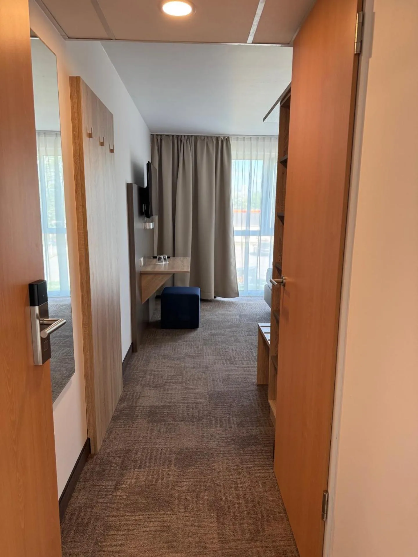 Photo of the whole room, Bed in Highway Hotel
