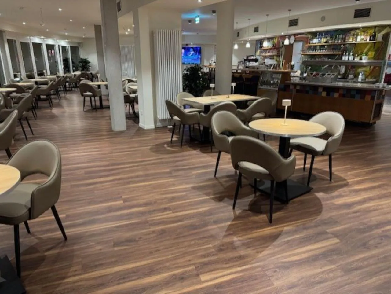 Breakfast in Highway Hotel