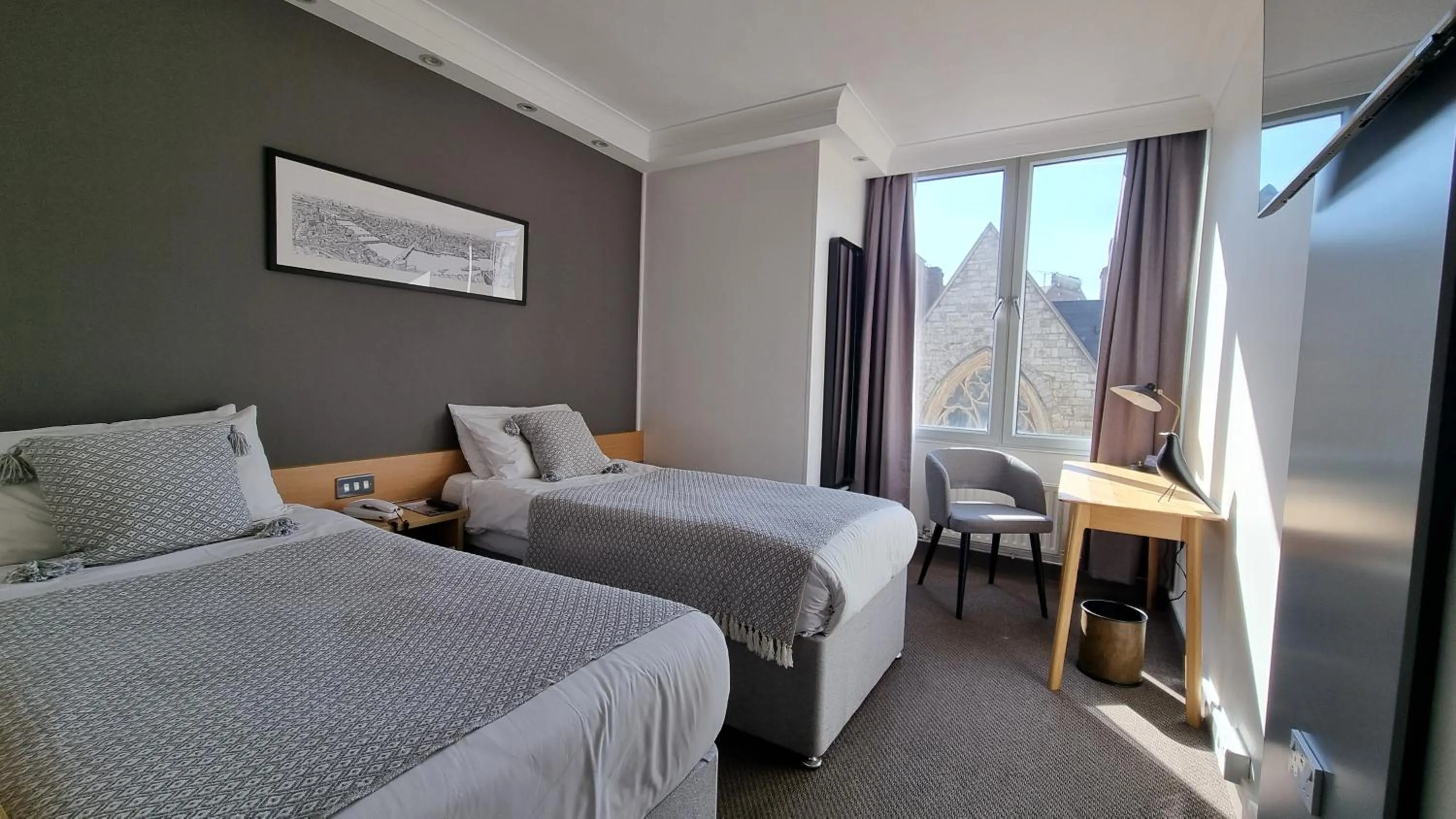 Bedroom, Bed in Lancaster Hall Hotel