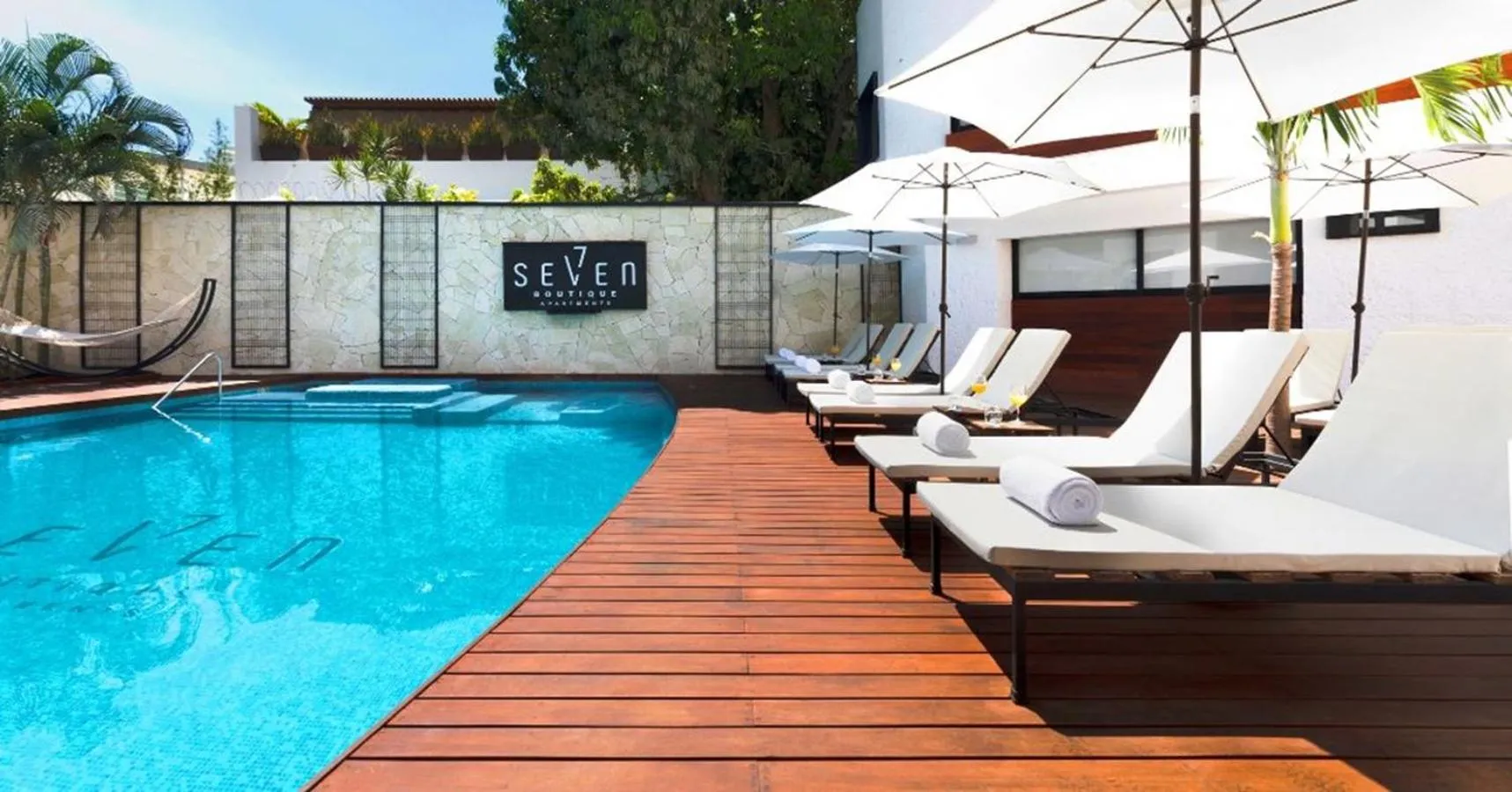 Swimming pool in Seven Boutique Apartments Cancún