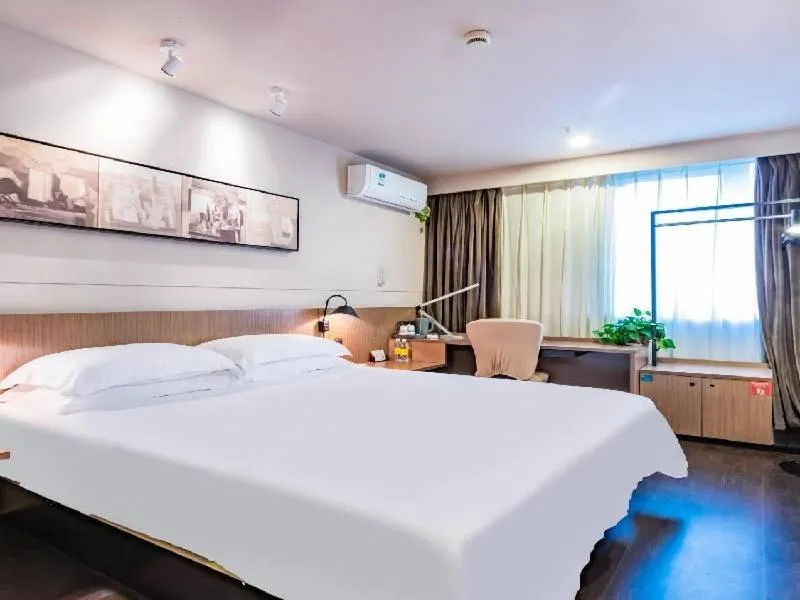 Bed in Jinjiang Inn Select Hangzhou Binjiang University Town Puyan Metro Station