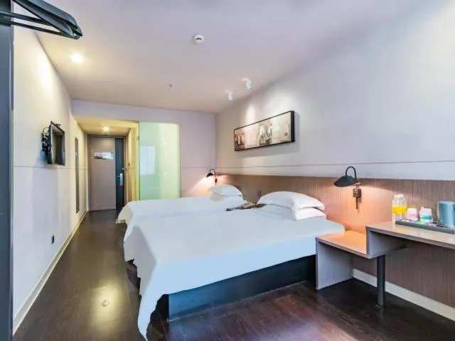 Bed in Jinjiang Inn Select Hangzhou Binjiang University Town Puyan Metro Station