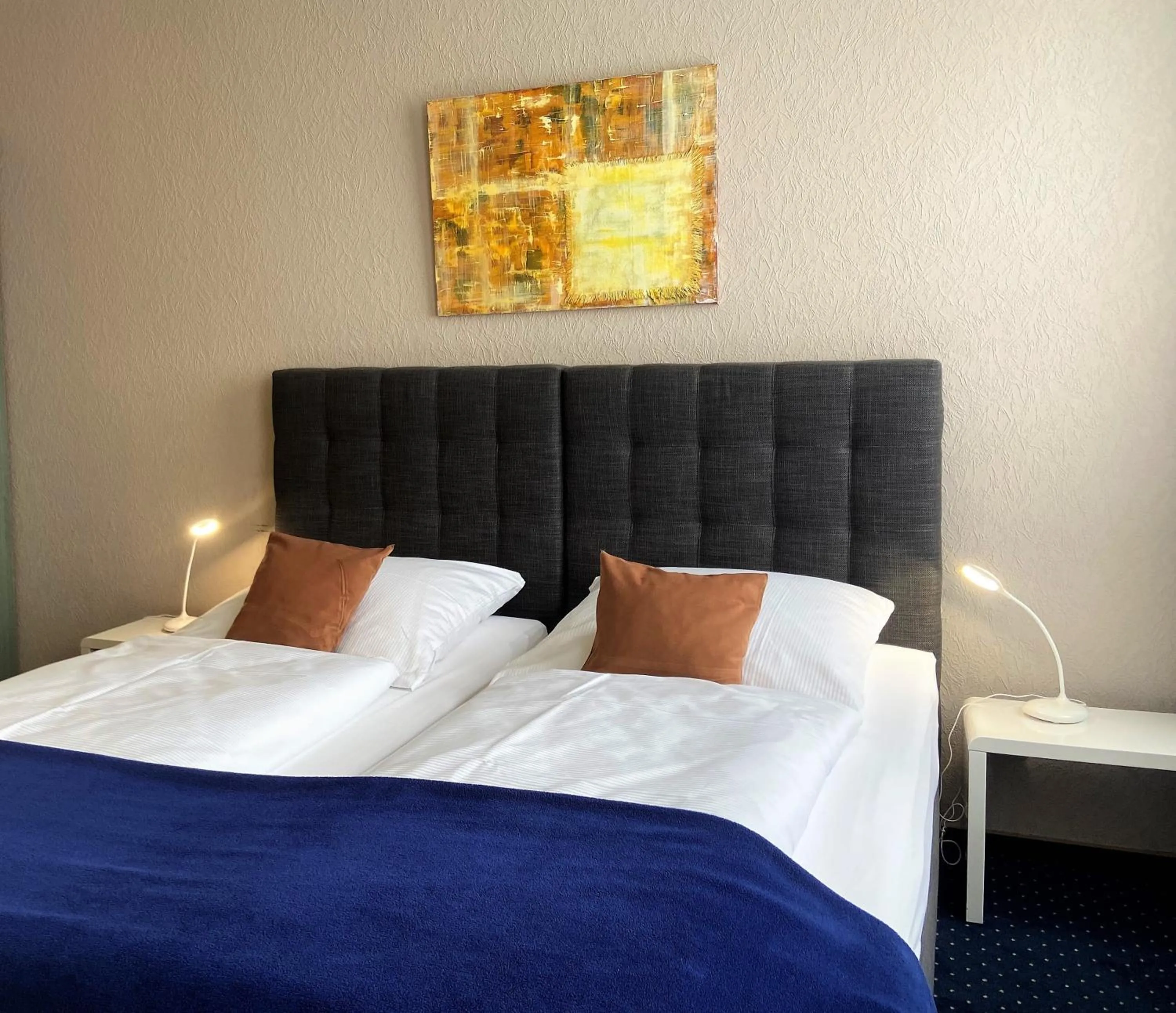 Bed in Hotel Stadt Hamburg am Fluss Saarbrücken