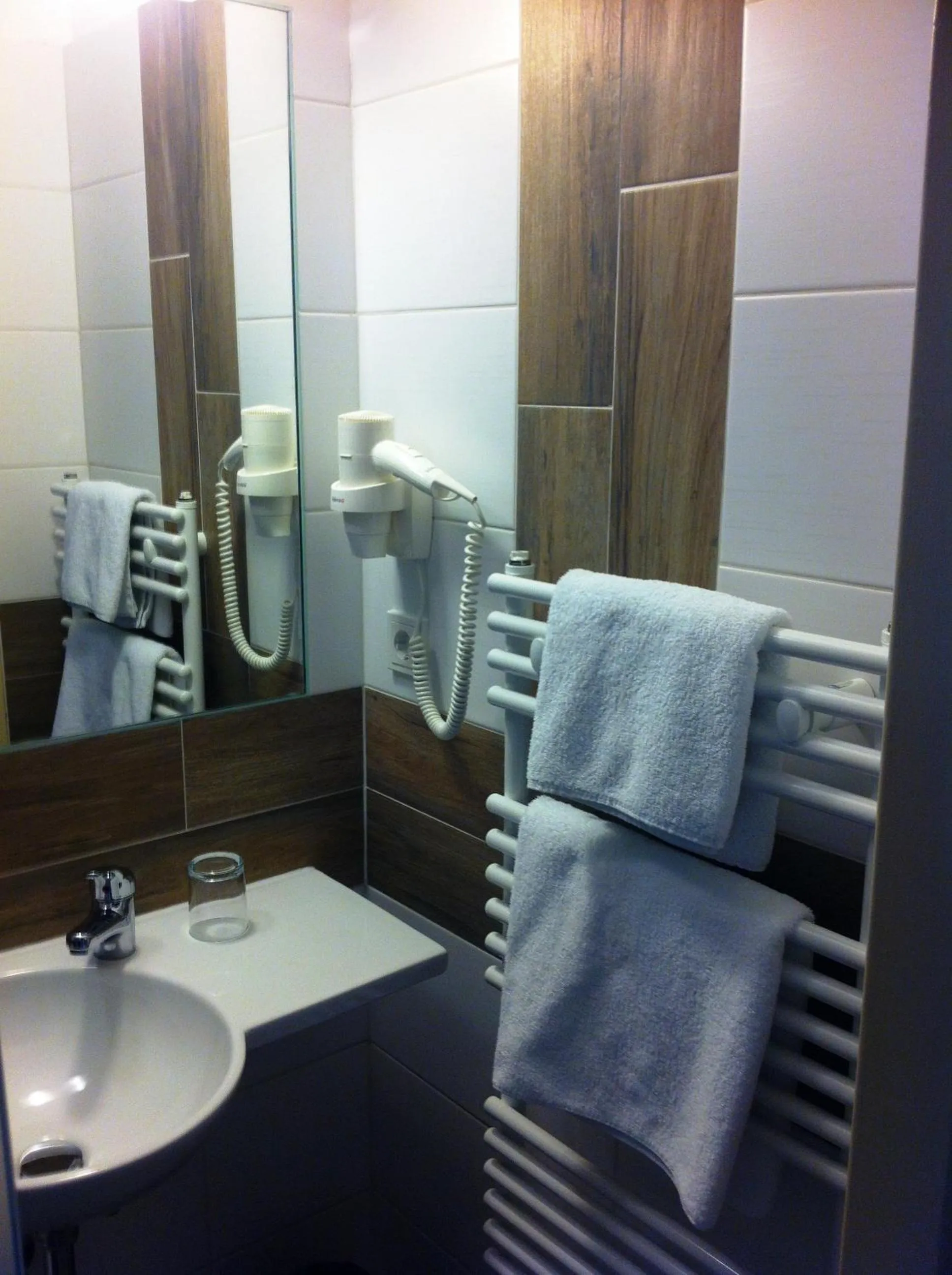 Bathroom in Hotel Stadt Hamburg am Fluss Saarbrücken