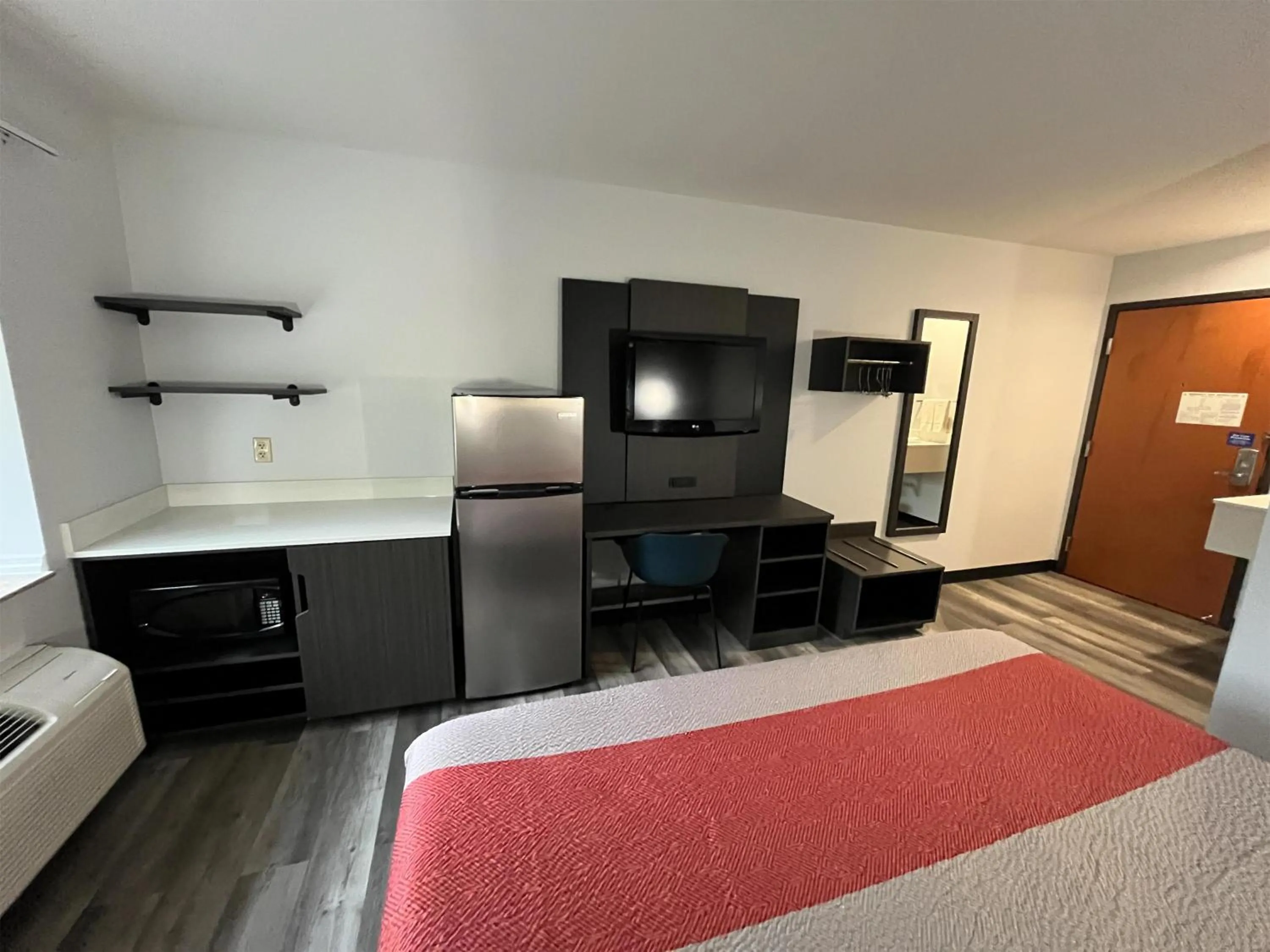 Photo of the whole room, Bed in Studio 6 Suites Urbana, IL