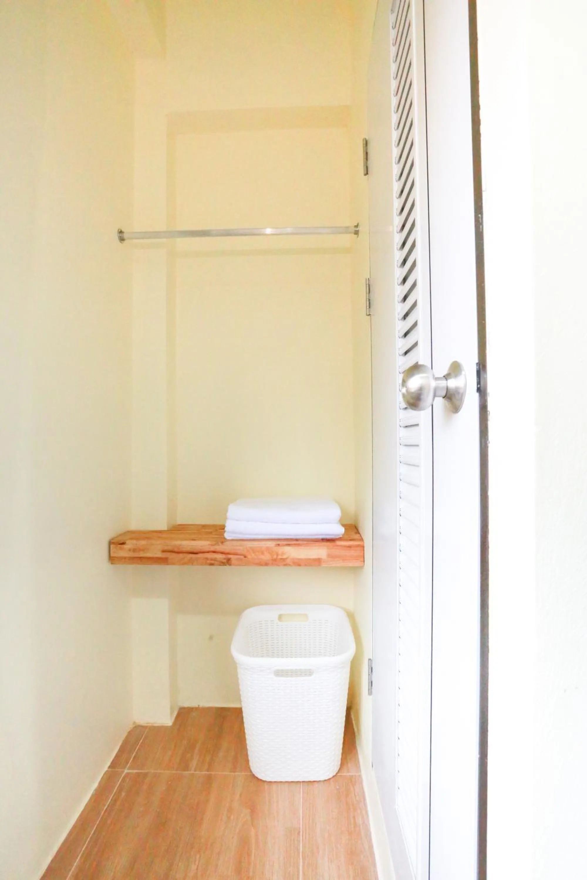 Area and facilities in INTERest POSHTEL