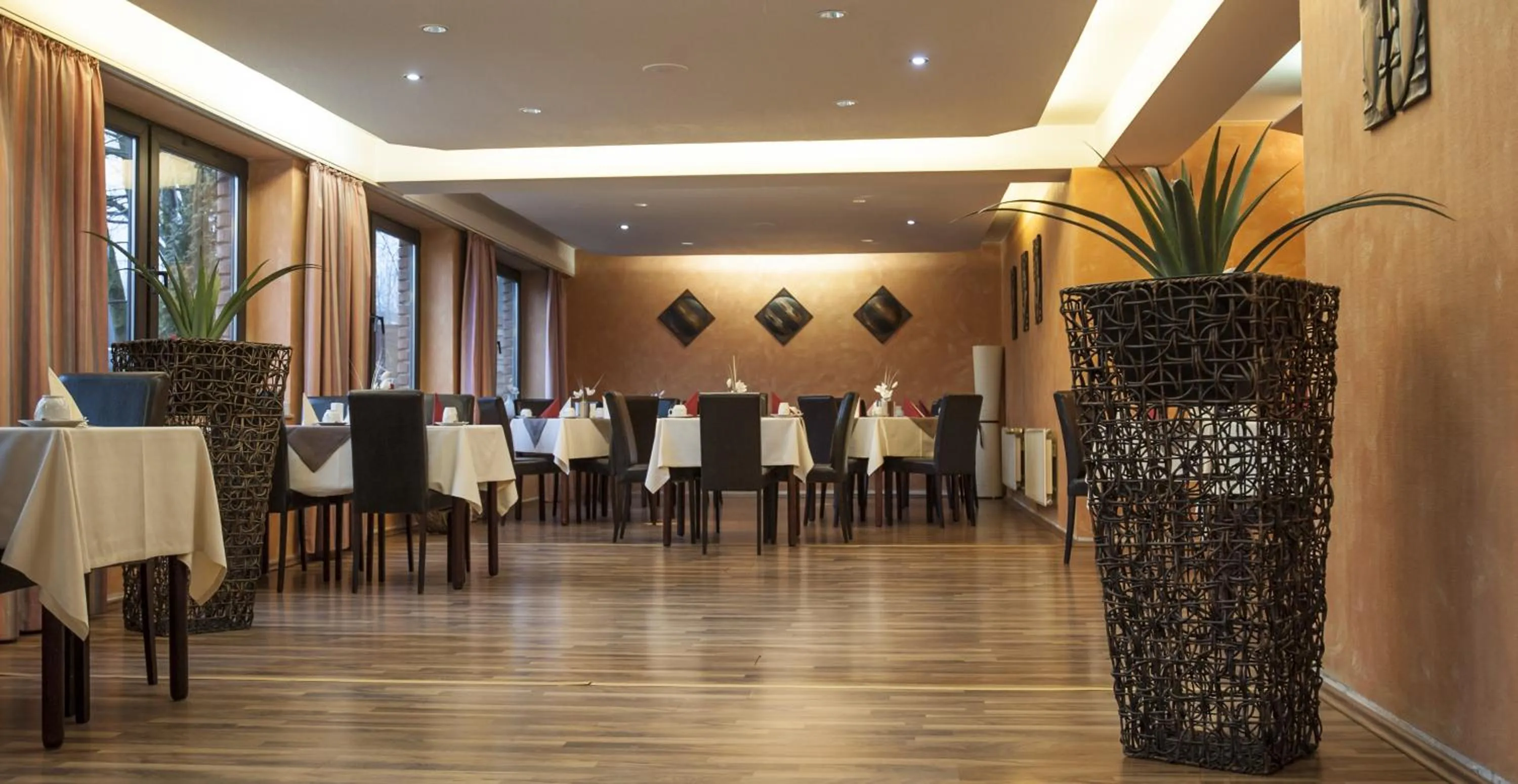 Restaurant/places to eat in Stargaze Home Hotel