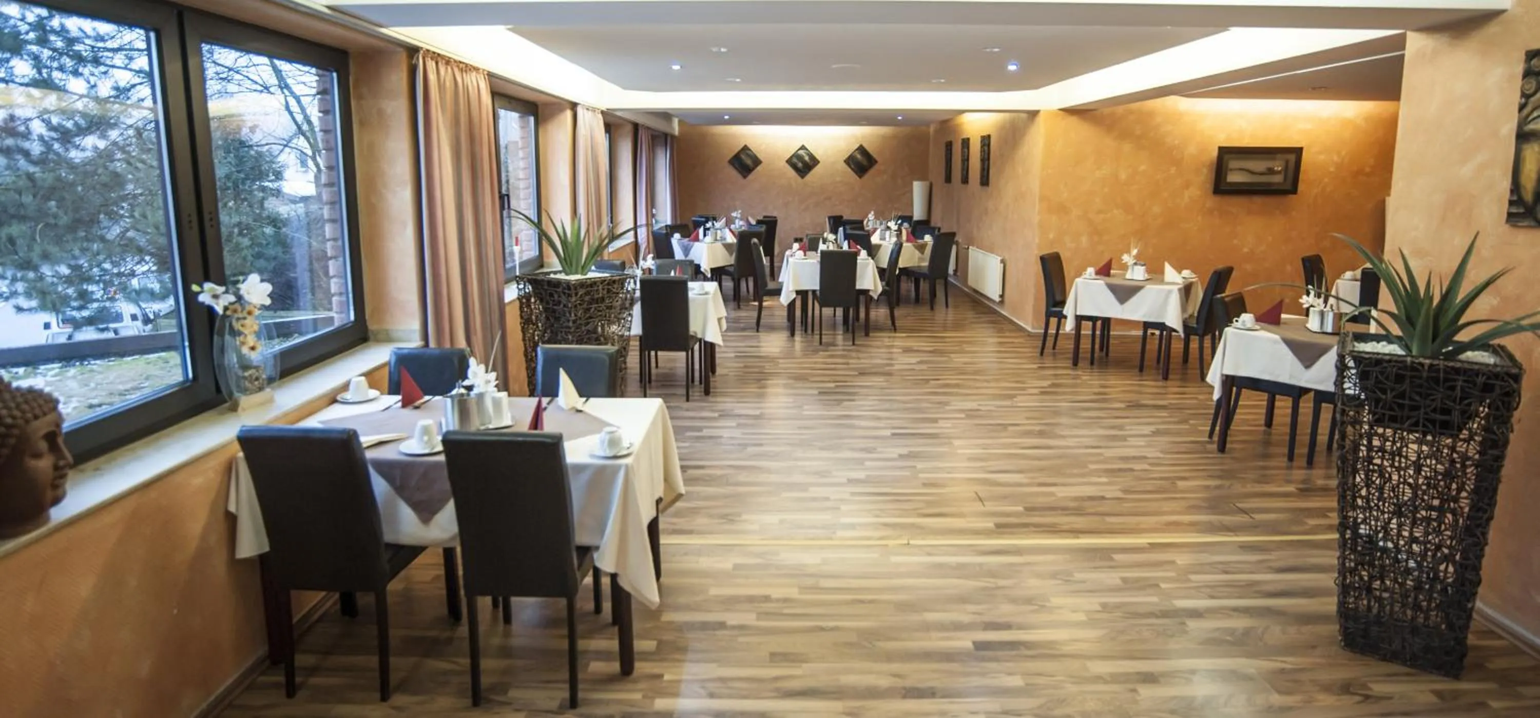 Restaurant/places to eat in Stargaze Home Hotel