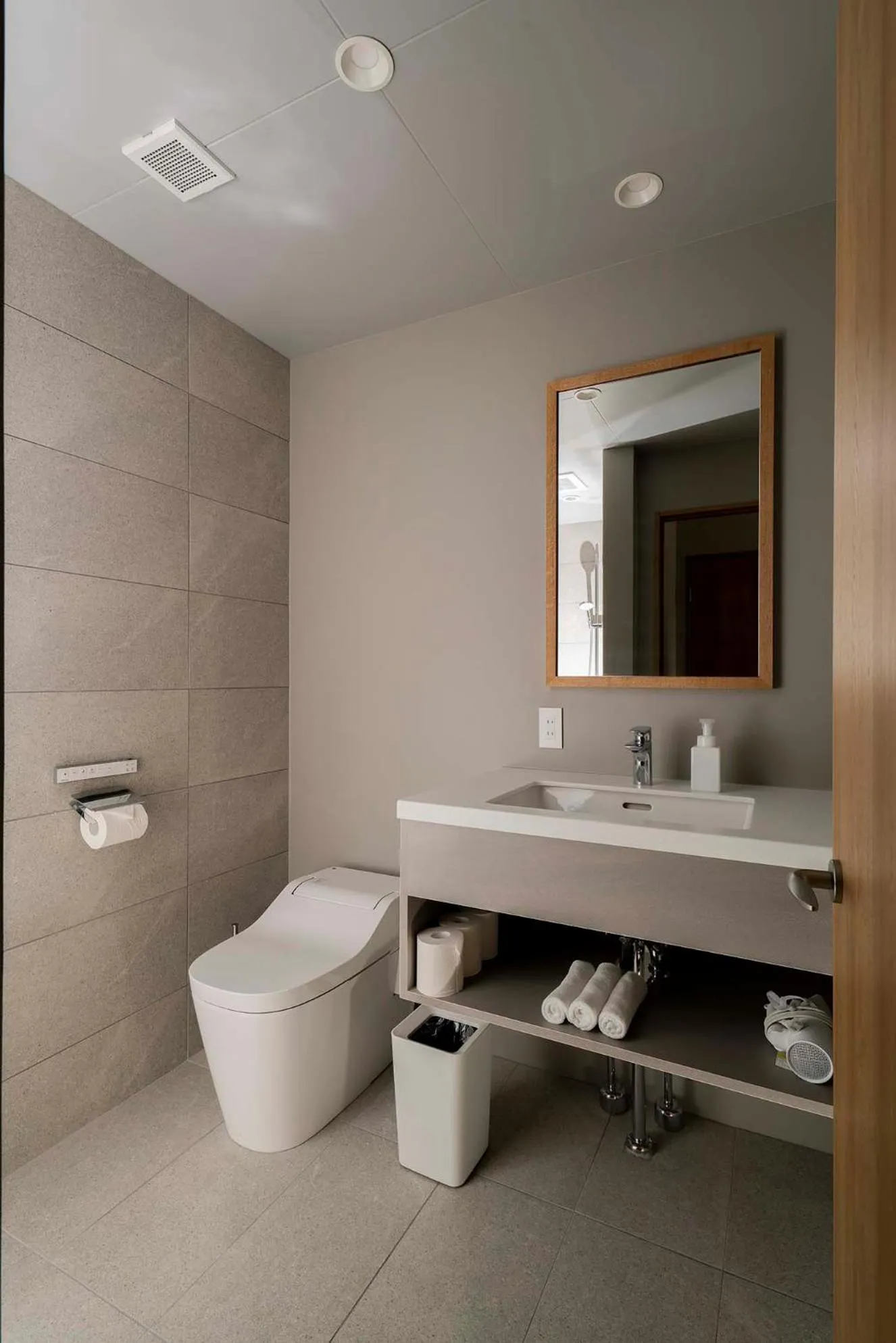 Toilet in Echo Rocks by The Hakuba Collection