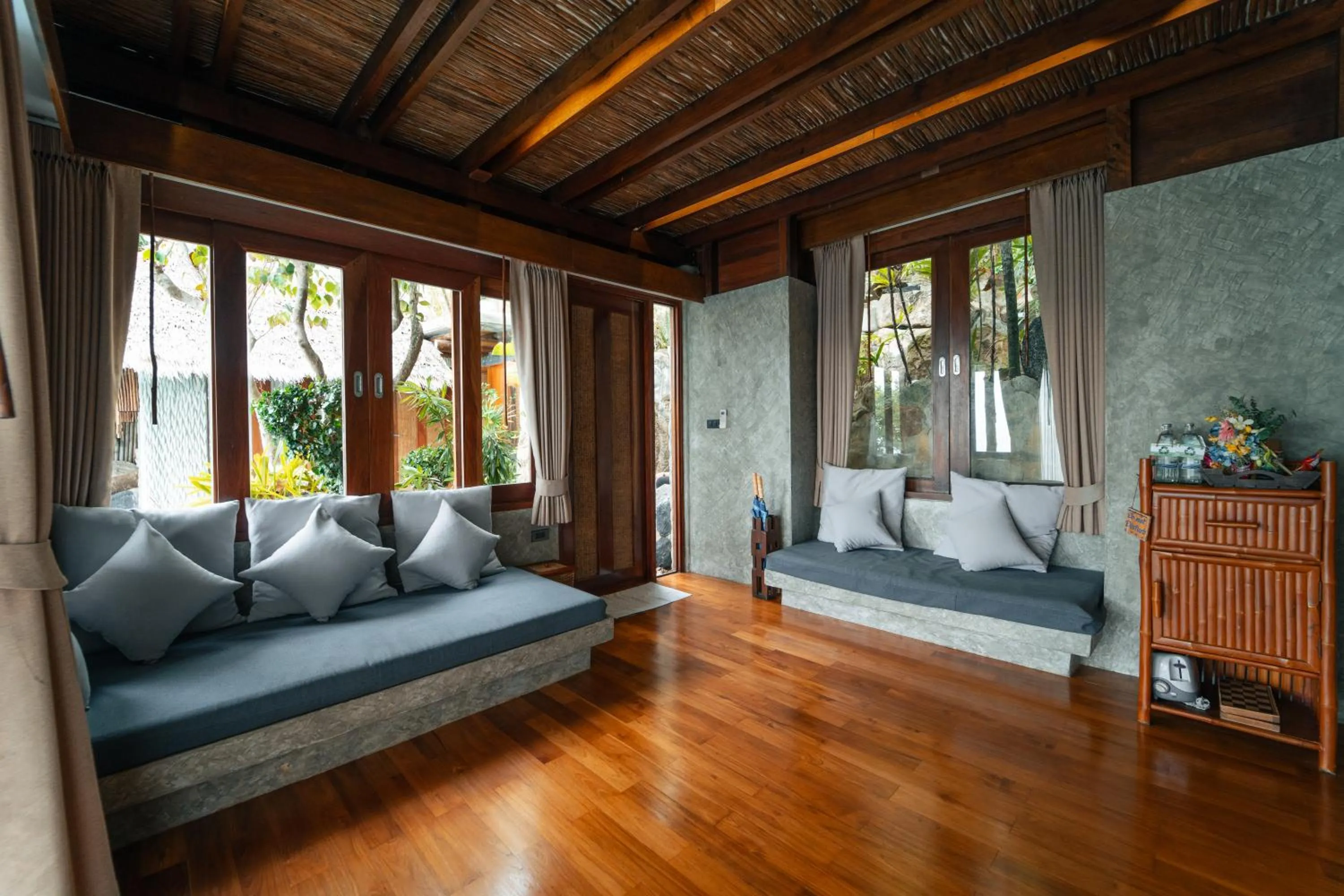 Living room, Bed in View Point Resort