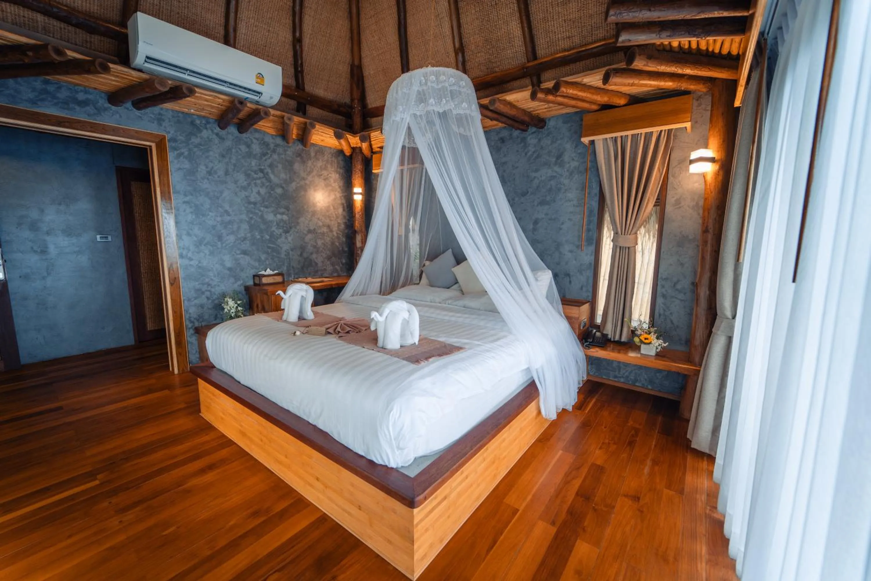 Photo of the whole room, Bed in View Point Resort