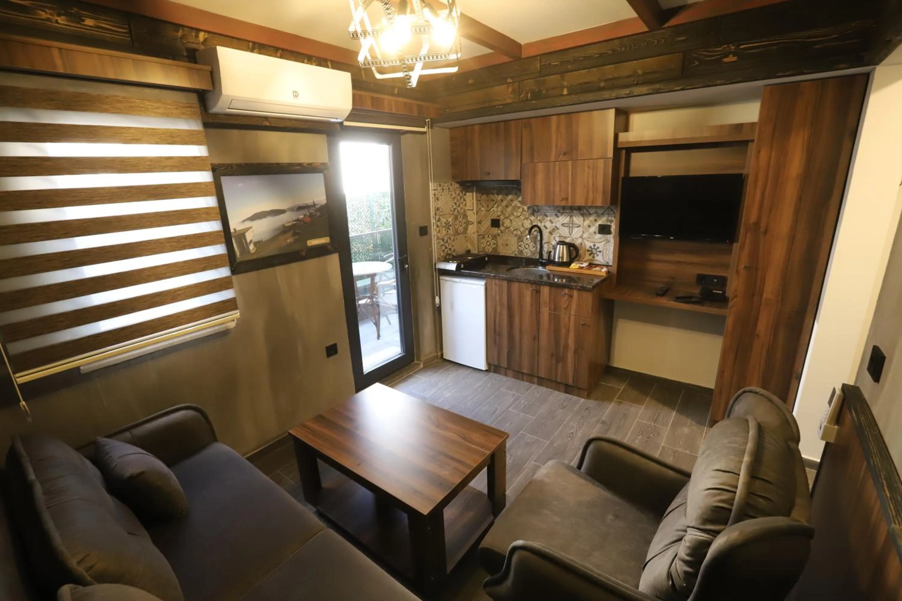 TV and multimedia in SARIGERME NEW GATE HOTEL