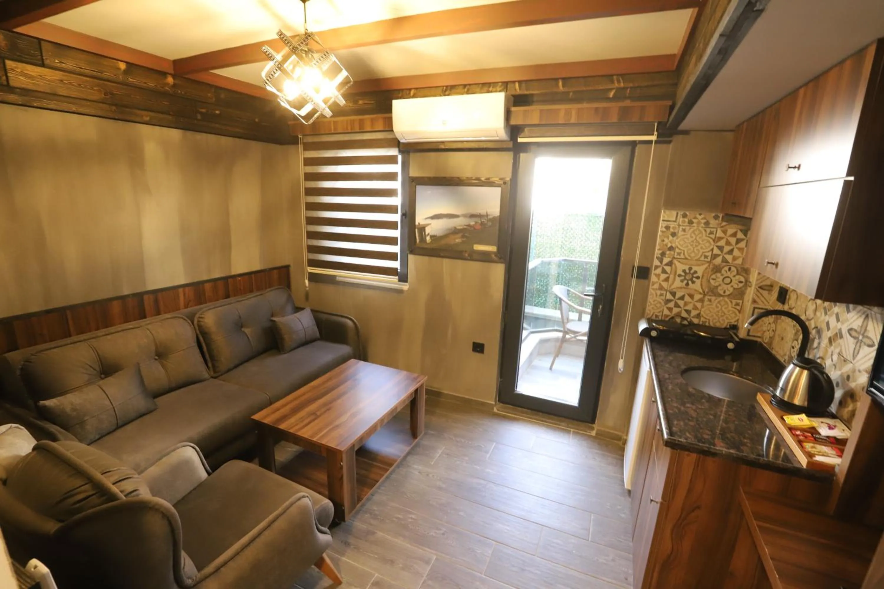 TV and multimedia in SARIGERME NEW GATE HOTEL