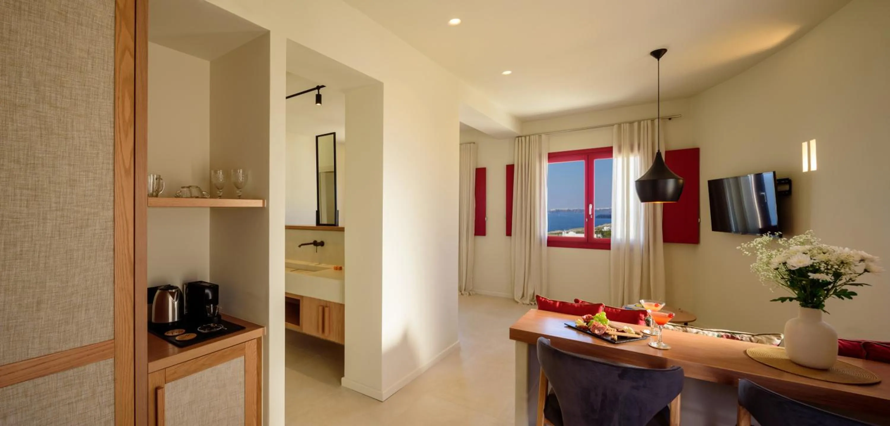 TV and multimedia in Potnia Theron Suites