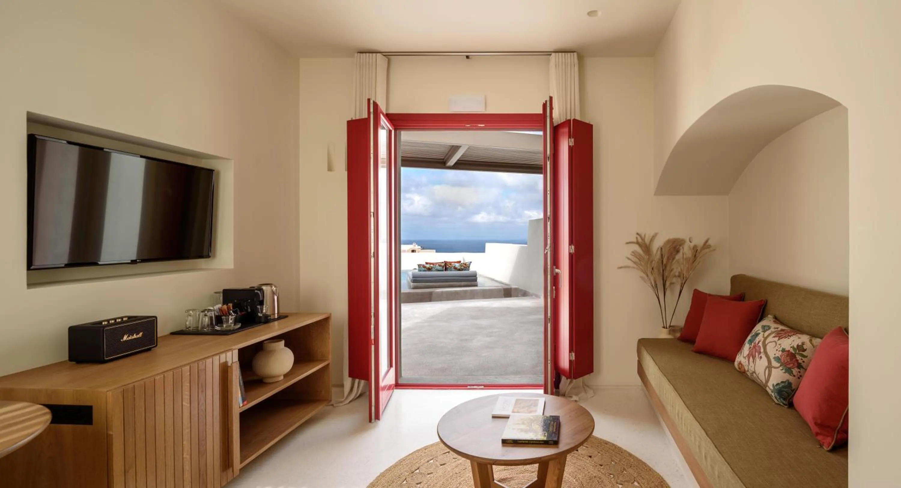 TV and multimedia in Potnia Theron Suites