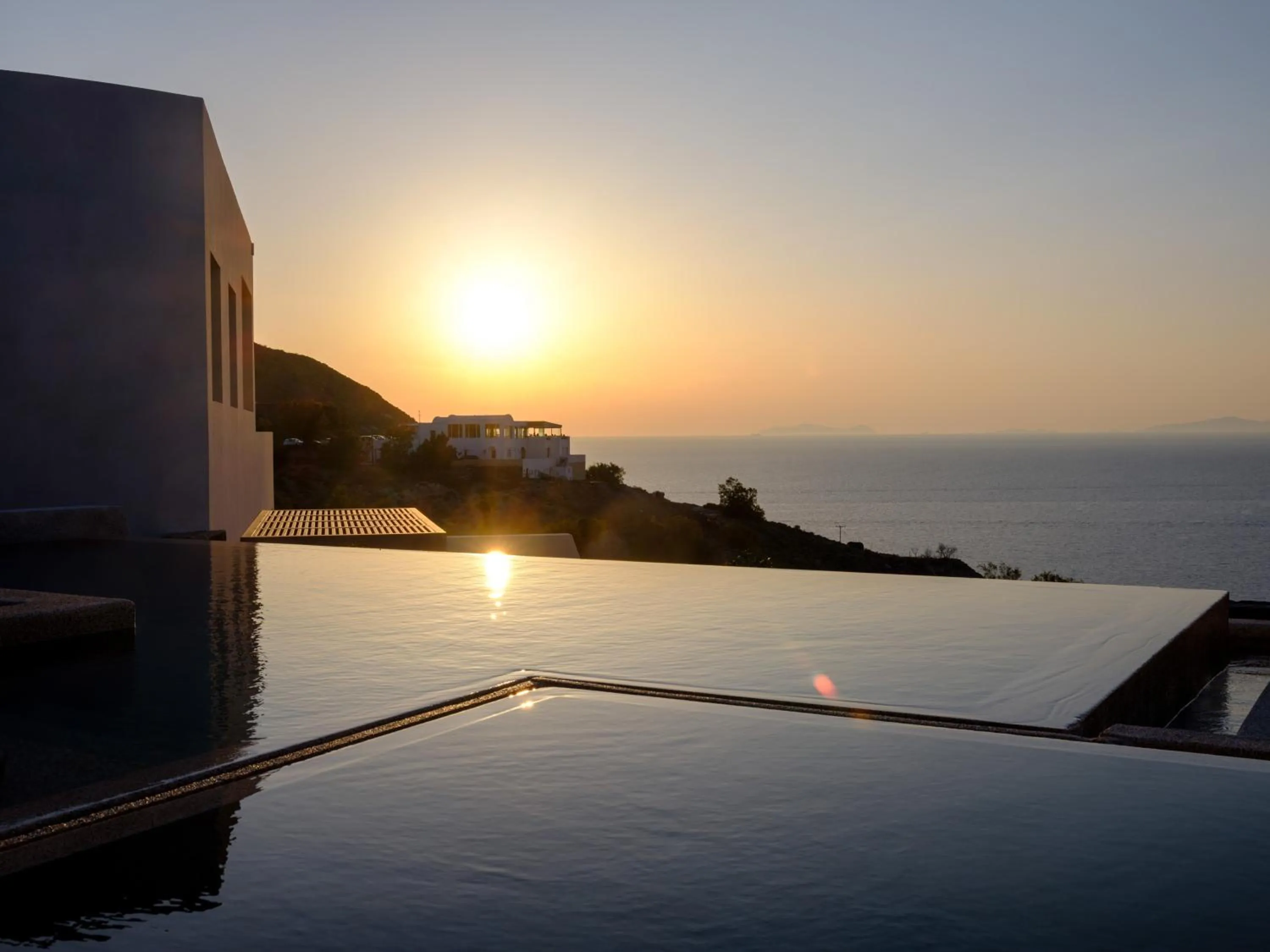 Day in Potnia Theron Suites