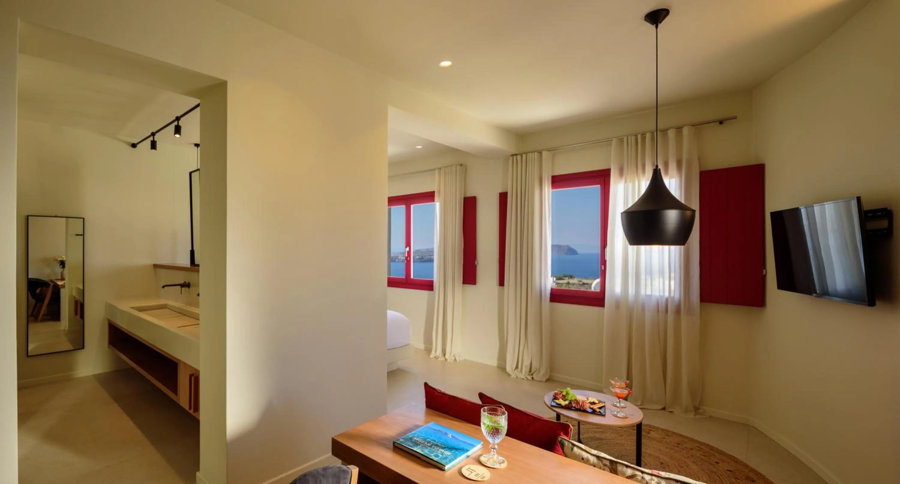 TV and multimedia, Bed in Potnia Theron Suites